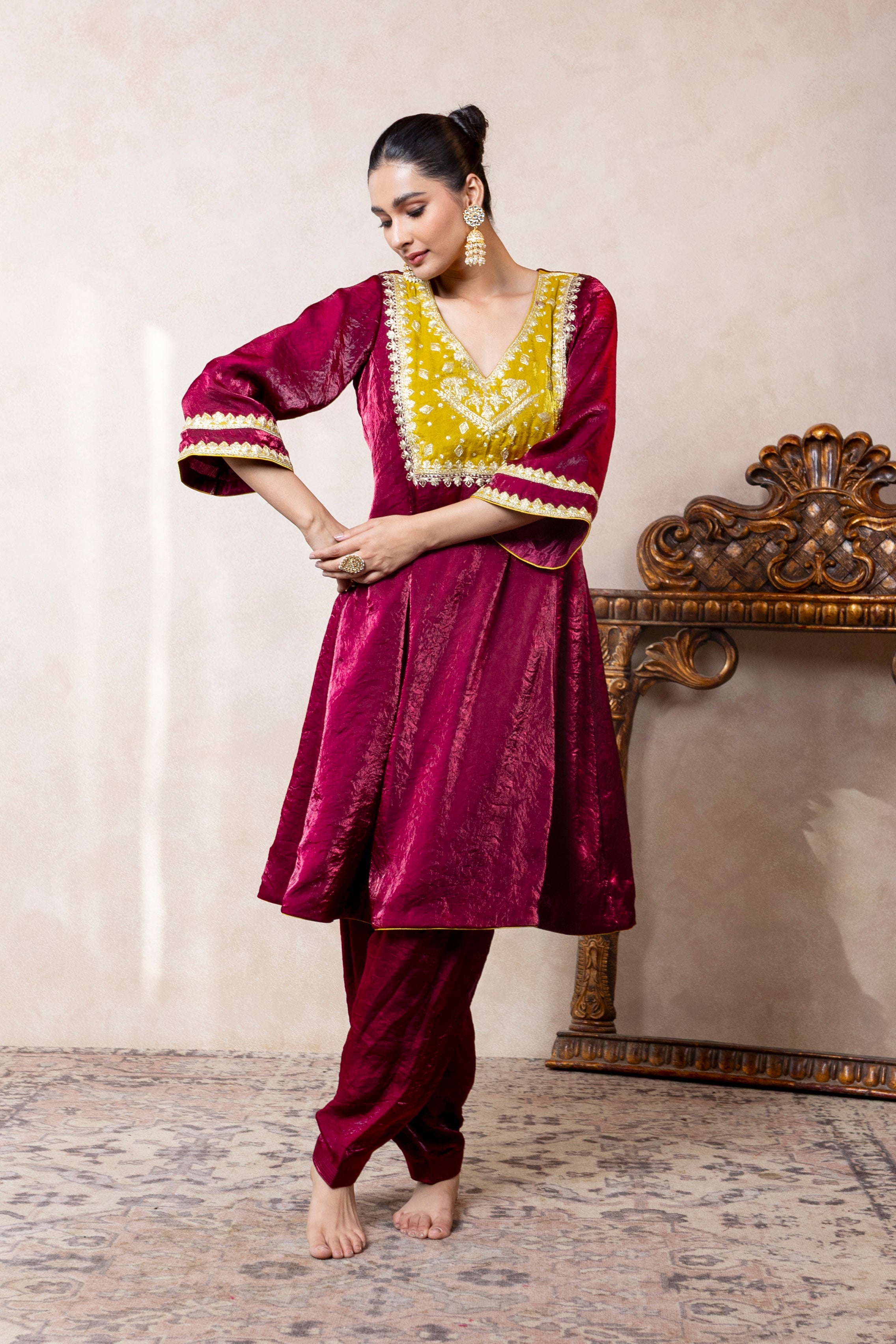 ZARREEN CHOGA SUIT SET