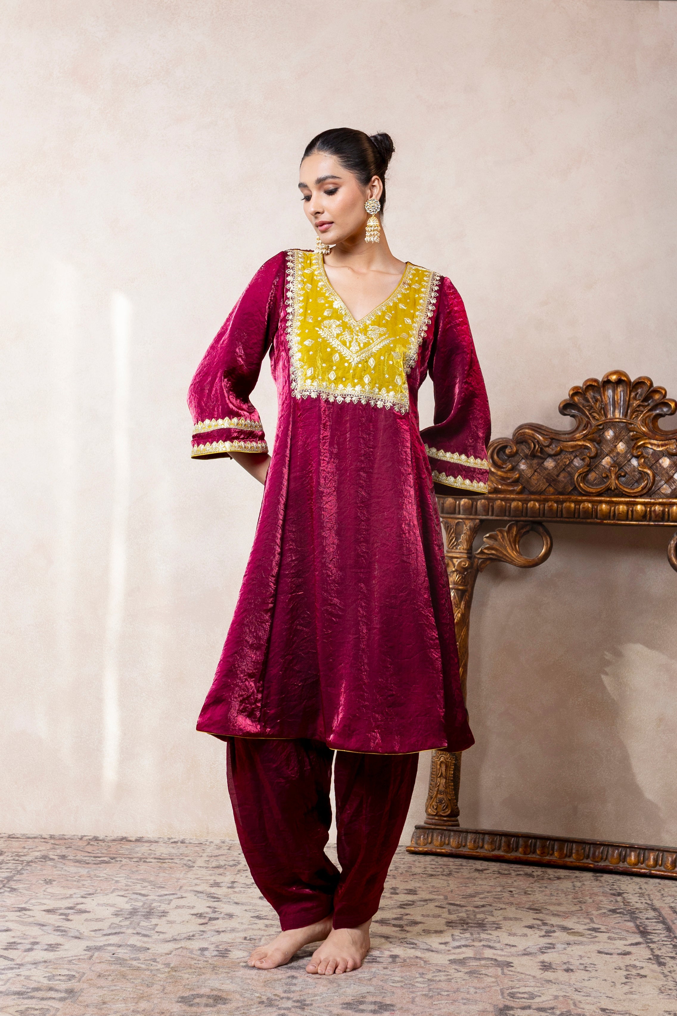 ZARREEN CHOGA SUIT SET