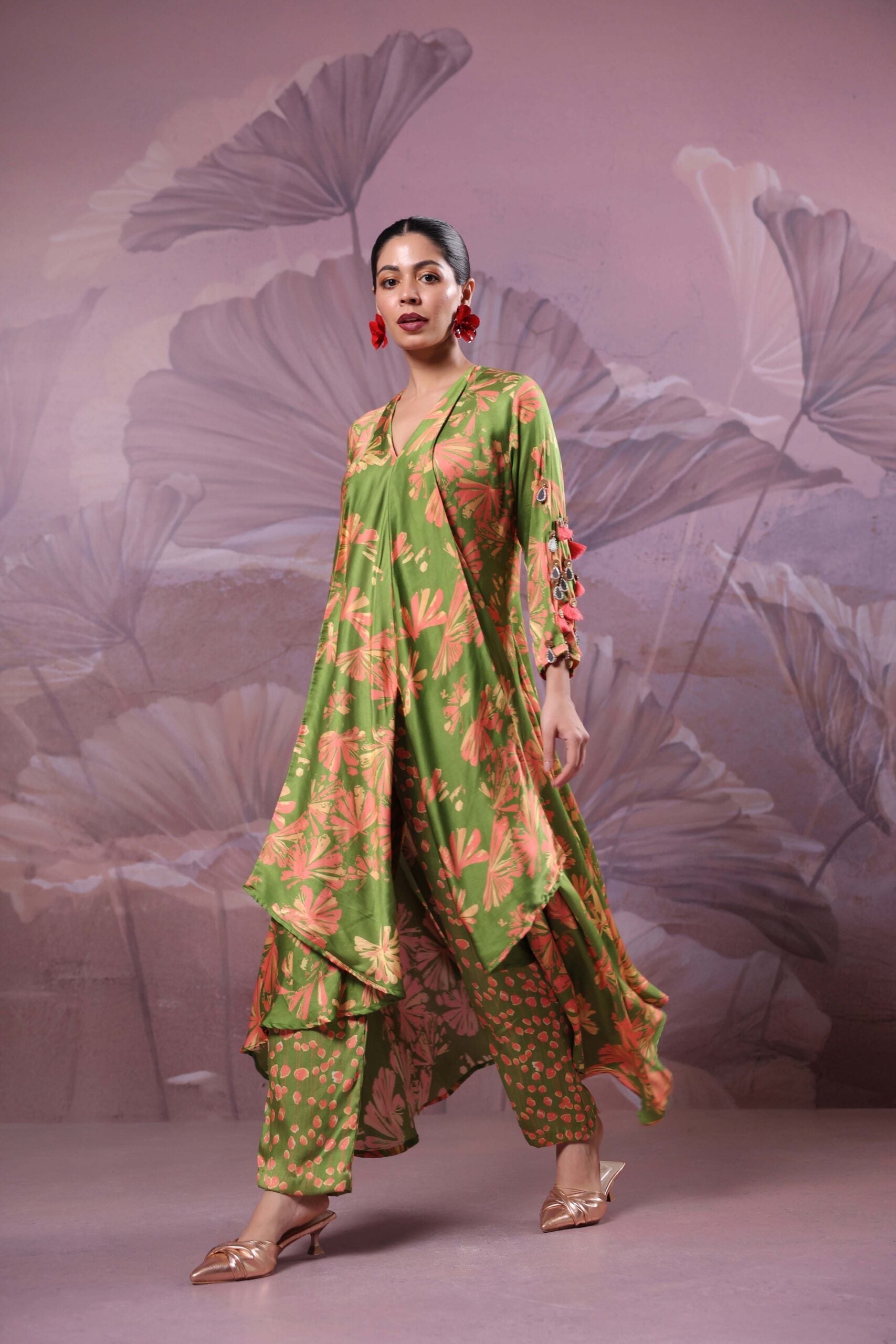 Ballygunge avacado green  tassel tunic set in