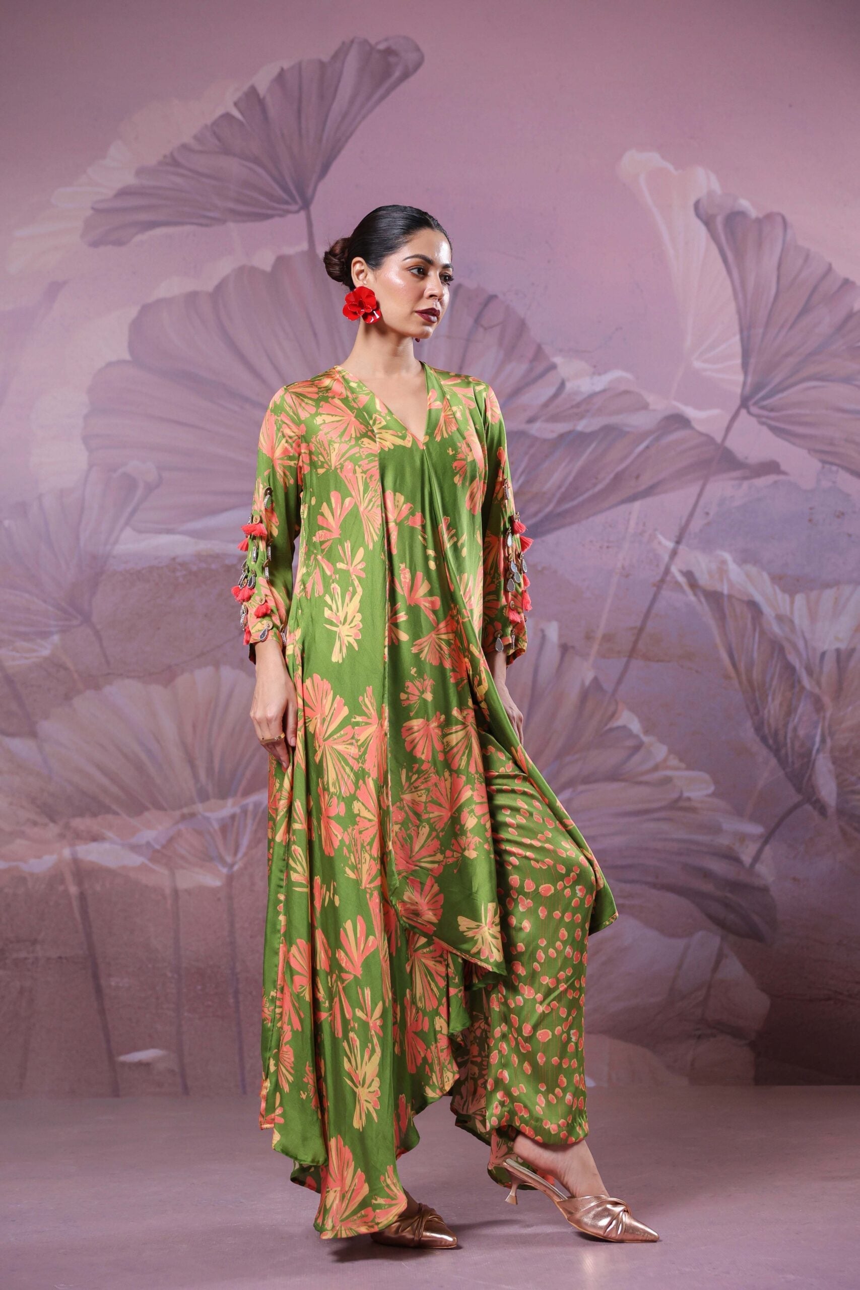 Ballygunge avacado green  tassel tunic set in