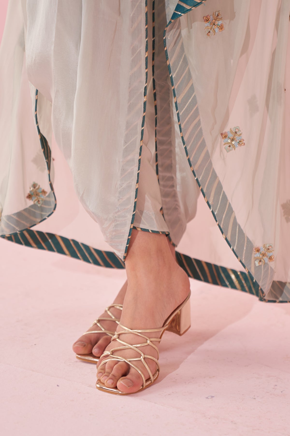 GOHAR PALE BLUE CAPE SET
