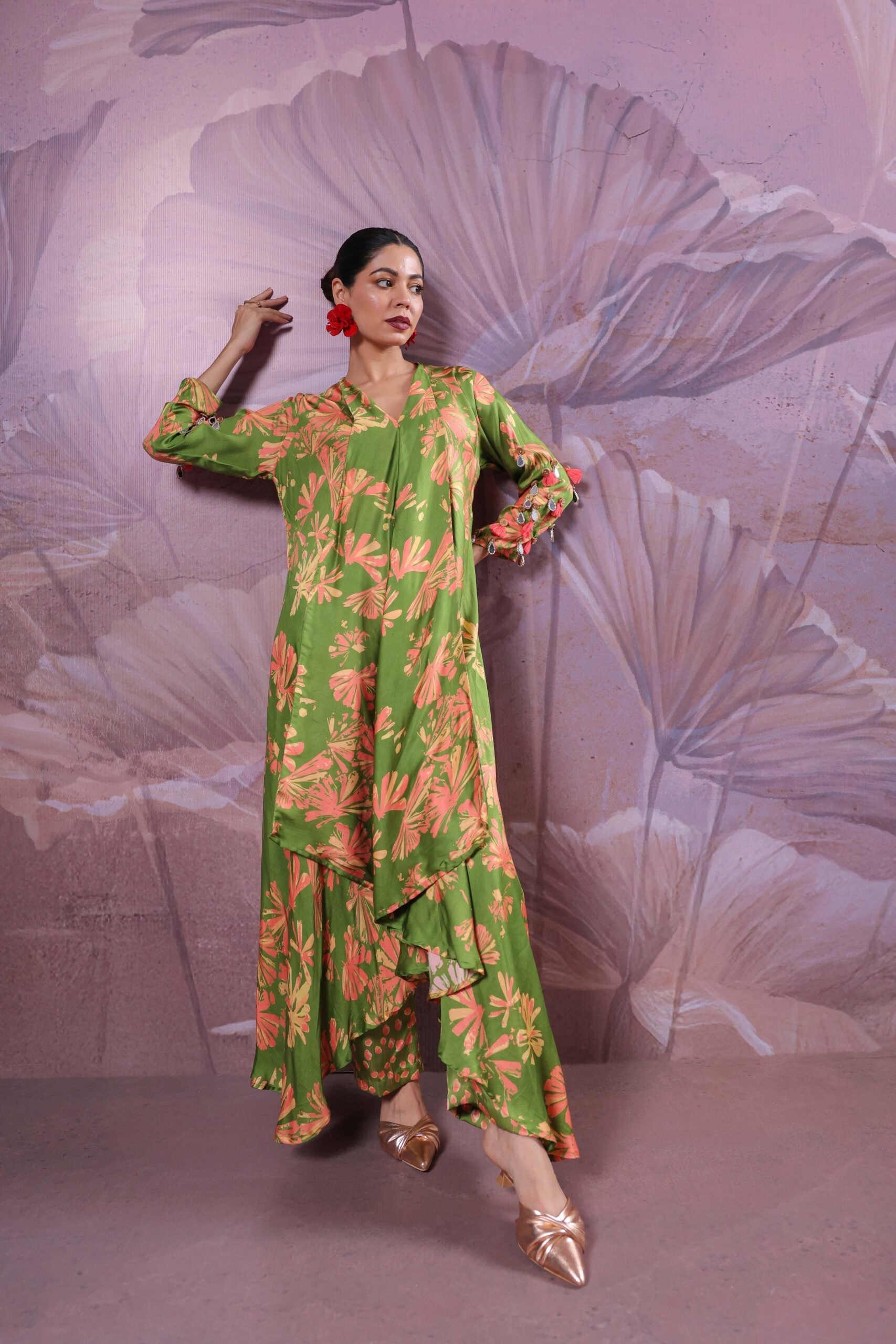 Ballygunge avacado green  tassel tunic set in