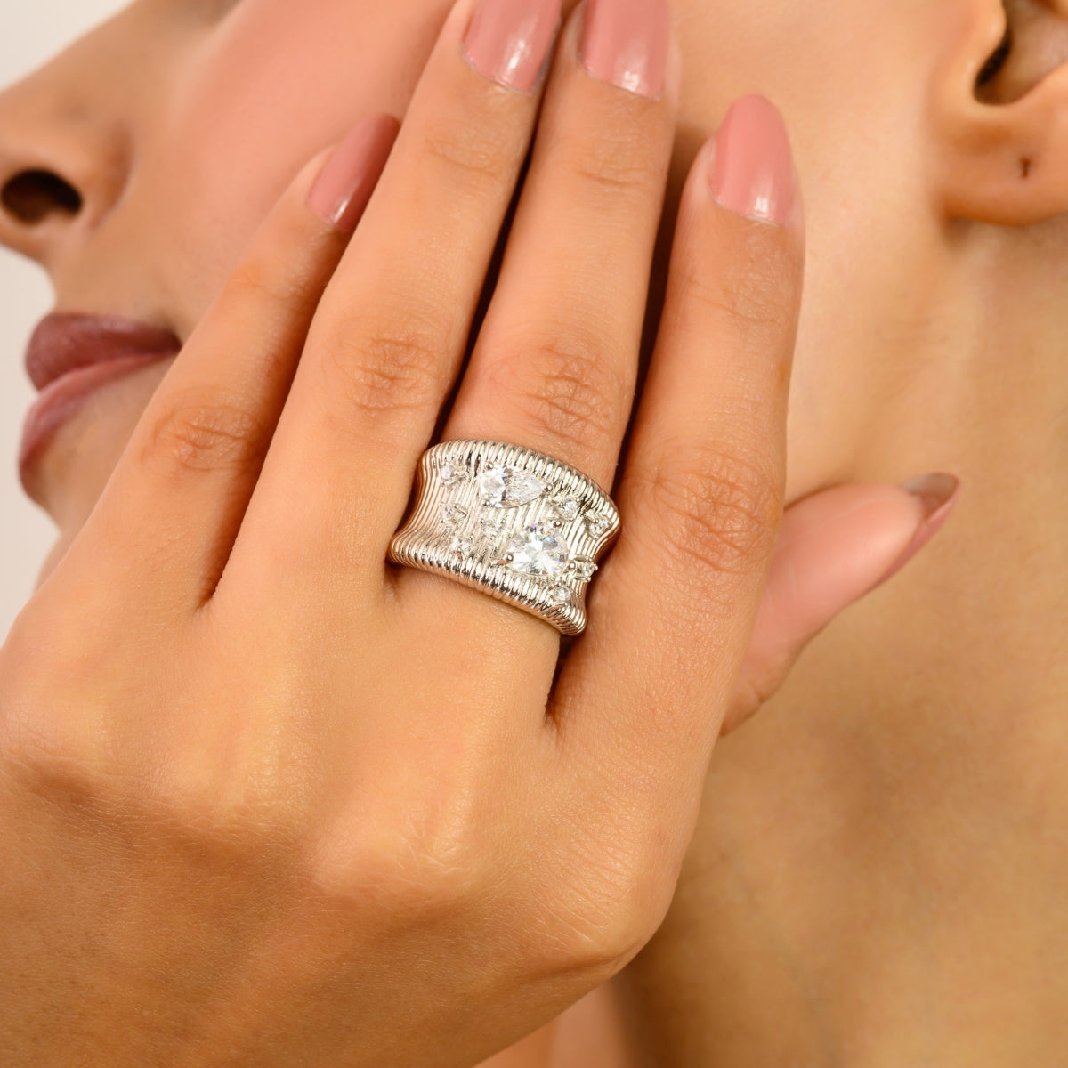 925 Sterling Silver White Ribbed Ring with White Diamond