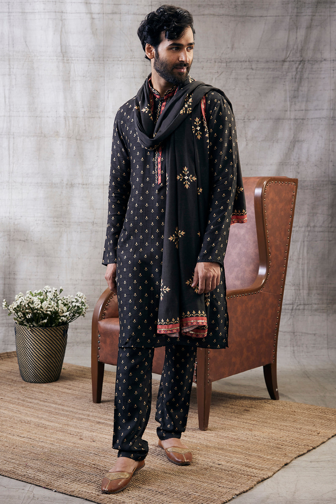 Image of Zahra Printed Kurta Set With Shawl