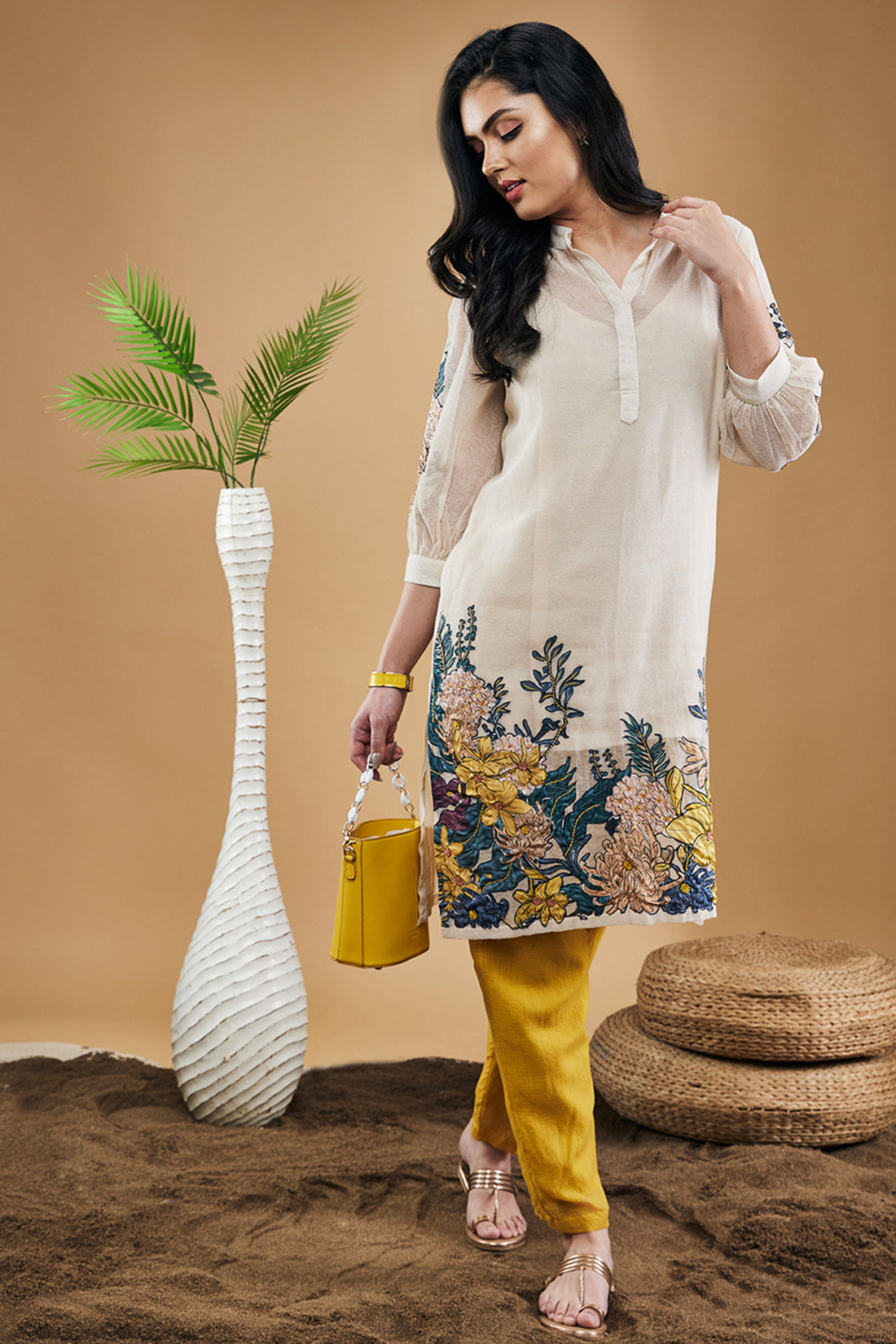 Image of Zinnia Applique Kurta With Pants