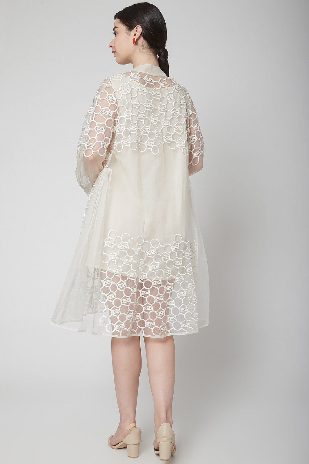 Thread Embroidered White Cape Jacket - Auraya Fashion -  - #tag1# - #tag2# - #tag3# - #tag3#