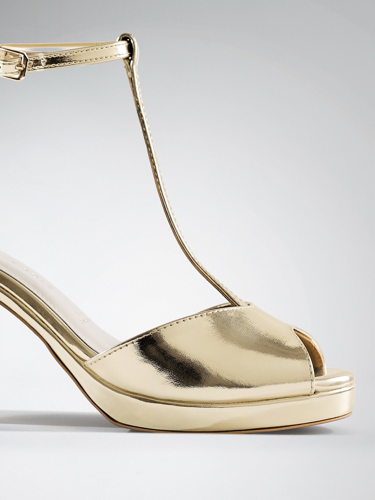 Gold wedge T-strap Block Heel