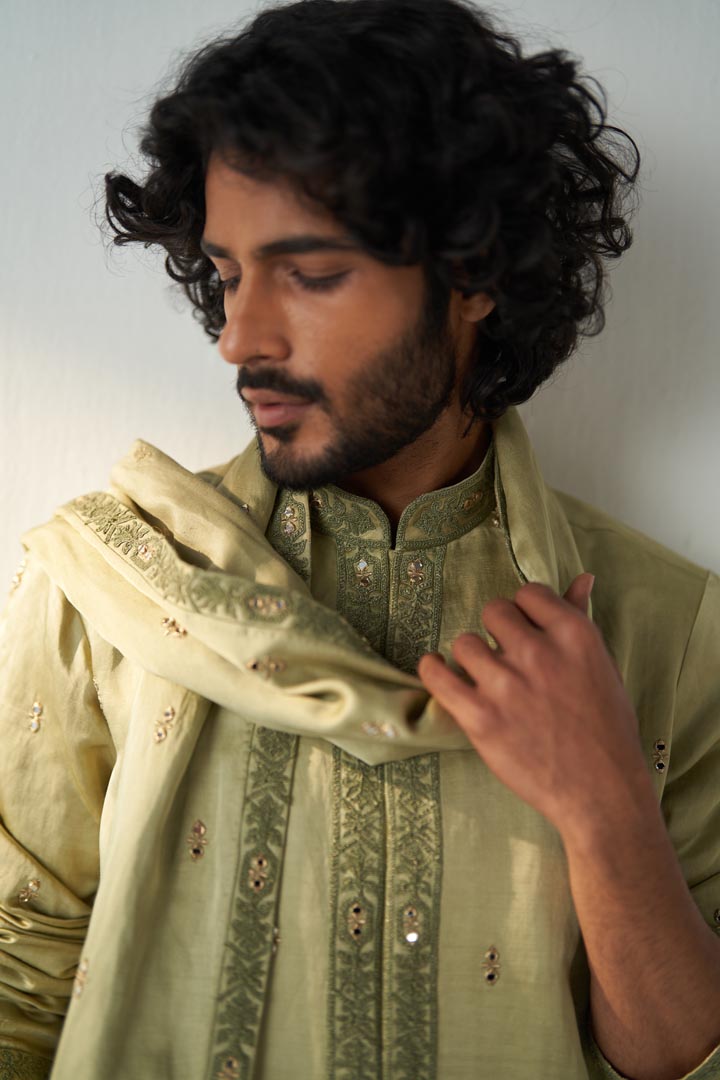 NAYAAN KURTA PANT STOLE SET