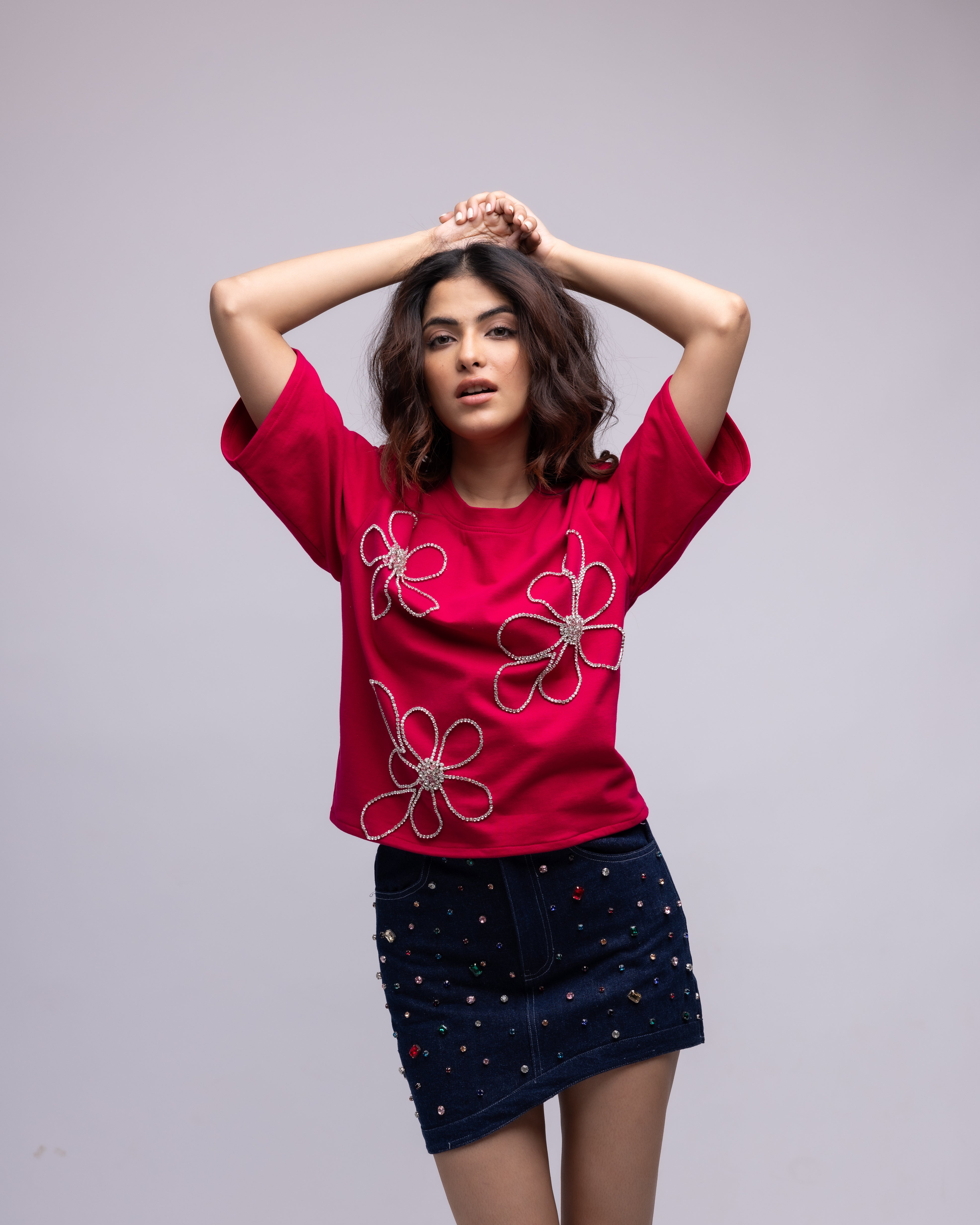 Backless embellished t-shirt with flowers