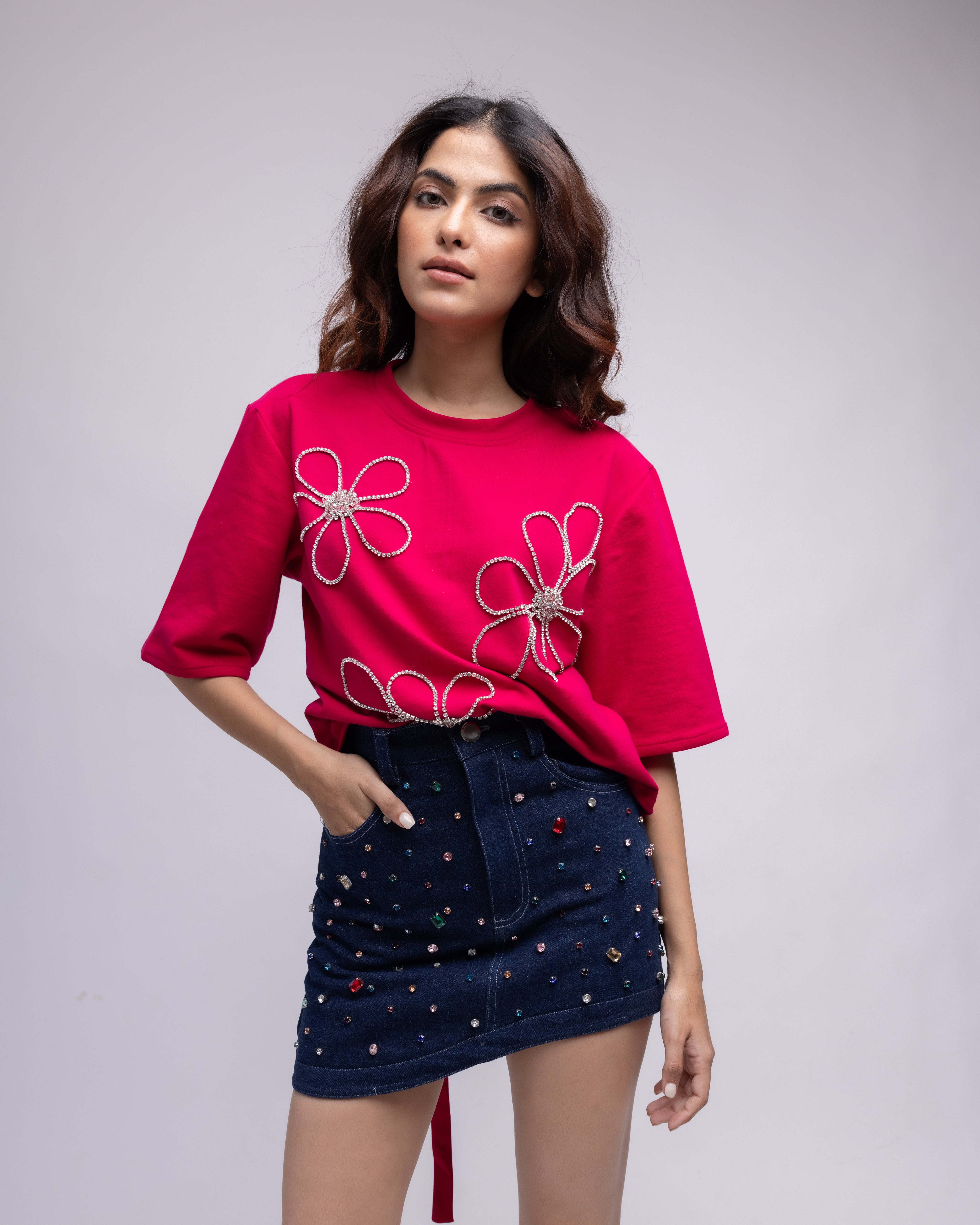 Backless embellished t-shirt with flowers