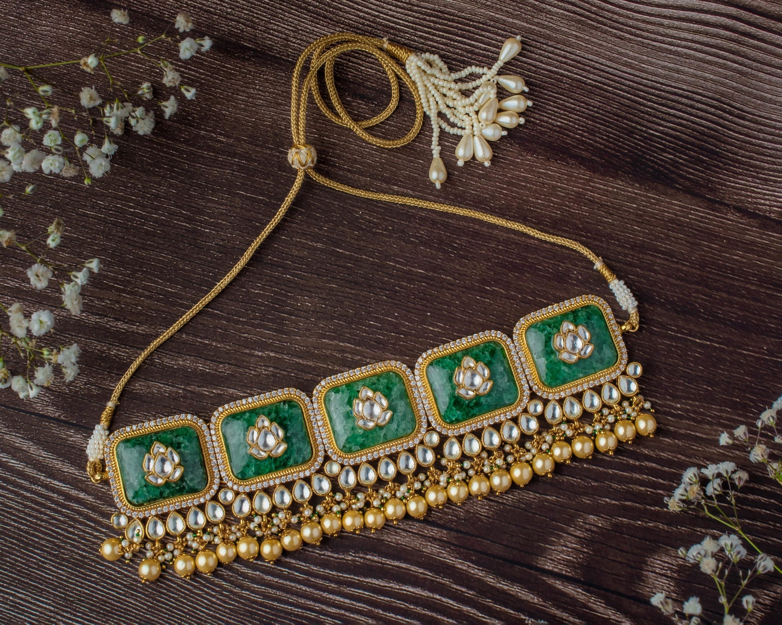 vivinia BY VIDHI MEHRA Saadgi Gold Plated GreenWomens Temple Choker Necklace Set with 2 Pair of Earrings (Freesize)