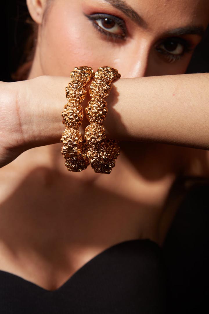 Vivinia By Vidhi Mehra Isvaraah Gold Plated Womens Pair of Bangles VB331