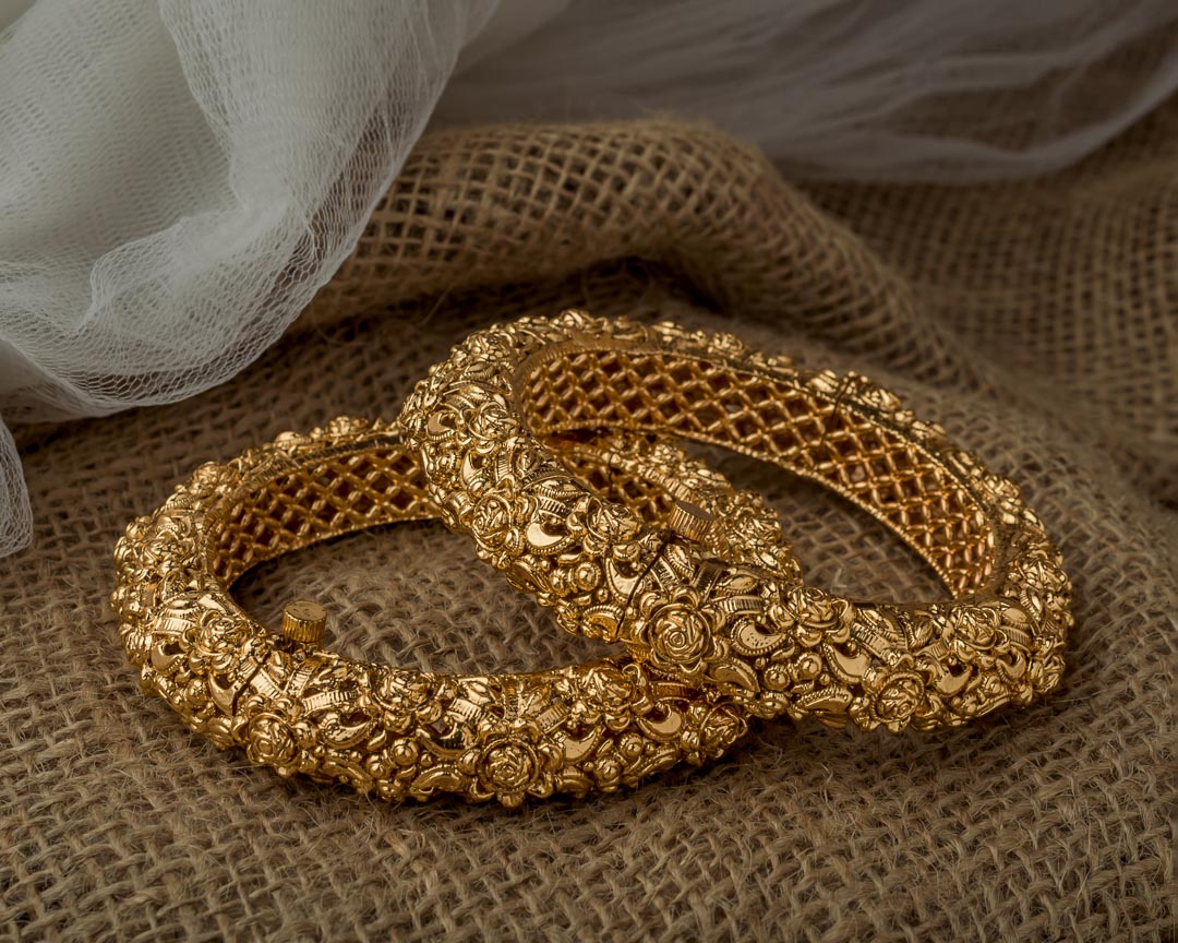 Vivinia By Vidhi Mehra Isvaraah Gold Plated Womens Pair of Bangles VB069