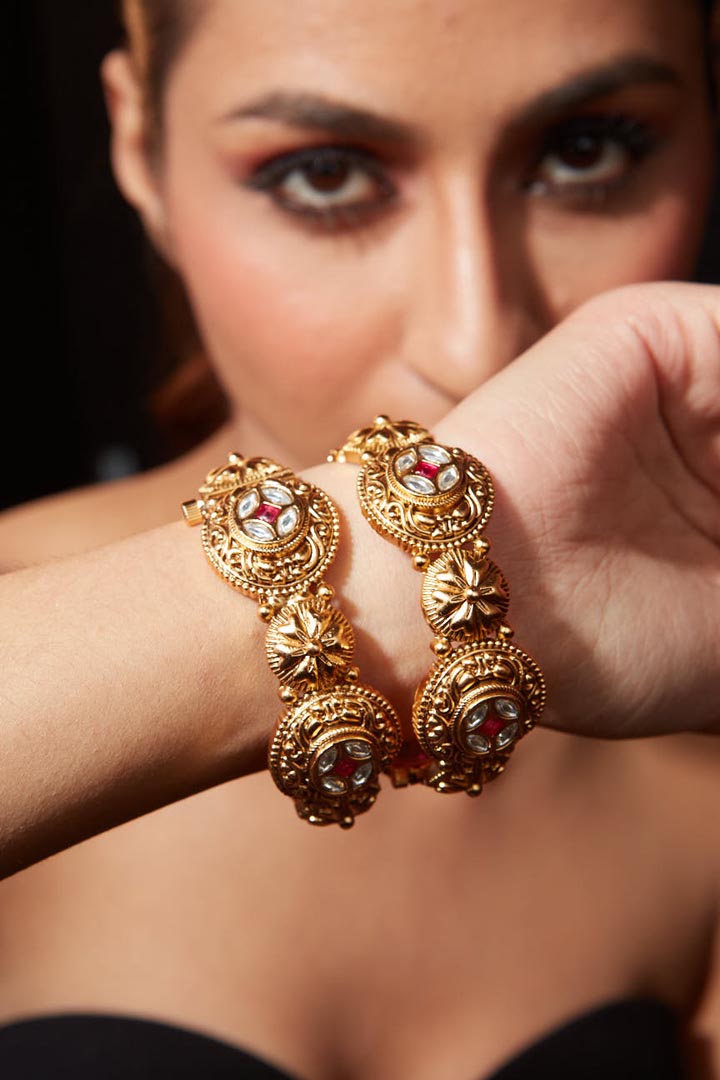 Vivinia By Vidhi Mehra Isvaraah Gold Plated Womens Kundan, Polki Pair of Bangles VB029
