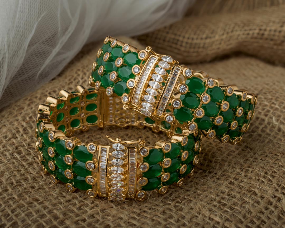 Vivinia By Vidhi Mehra Gold Plated Green Womens Kundan, Polki Pair of bangles VB042