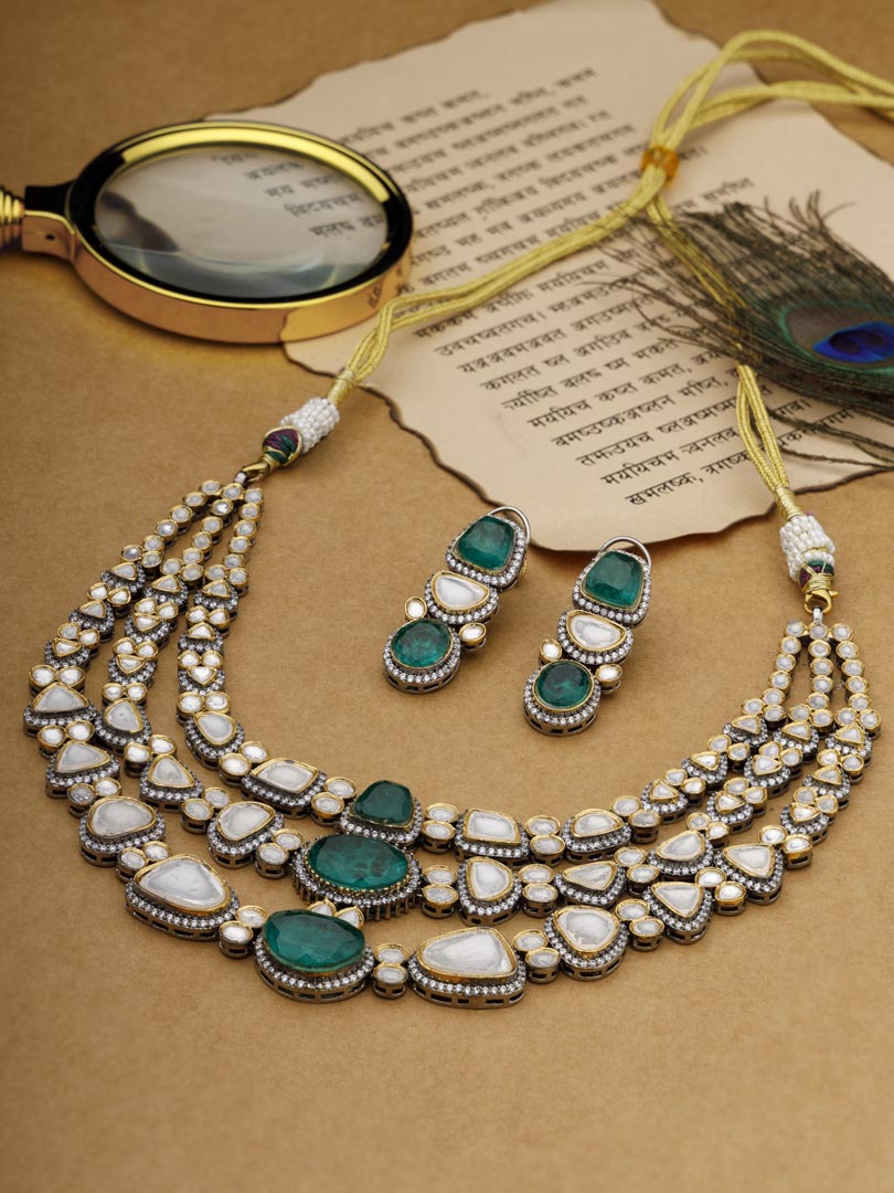 Vivinia By Vidhi Mehra Gold Plated Green Womens Kundan Short Necklace Set with Pair of Earrings VN202