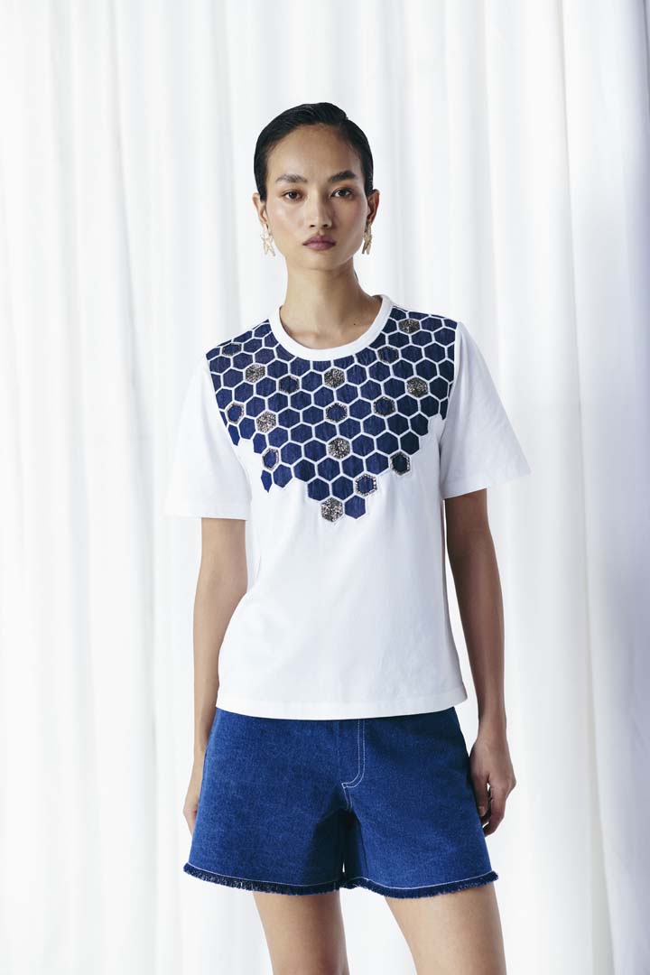 WHITE EMBELLISHED T-SHIRT