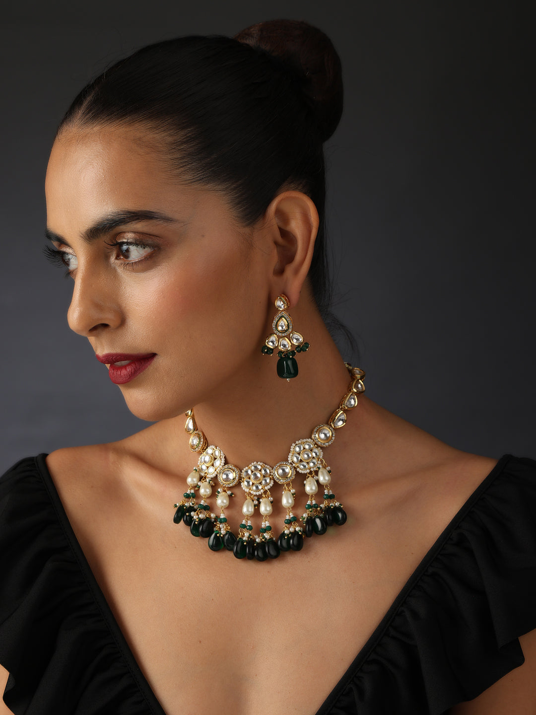 Green Gold Tone Kundan and Pearls Necklace Set