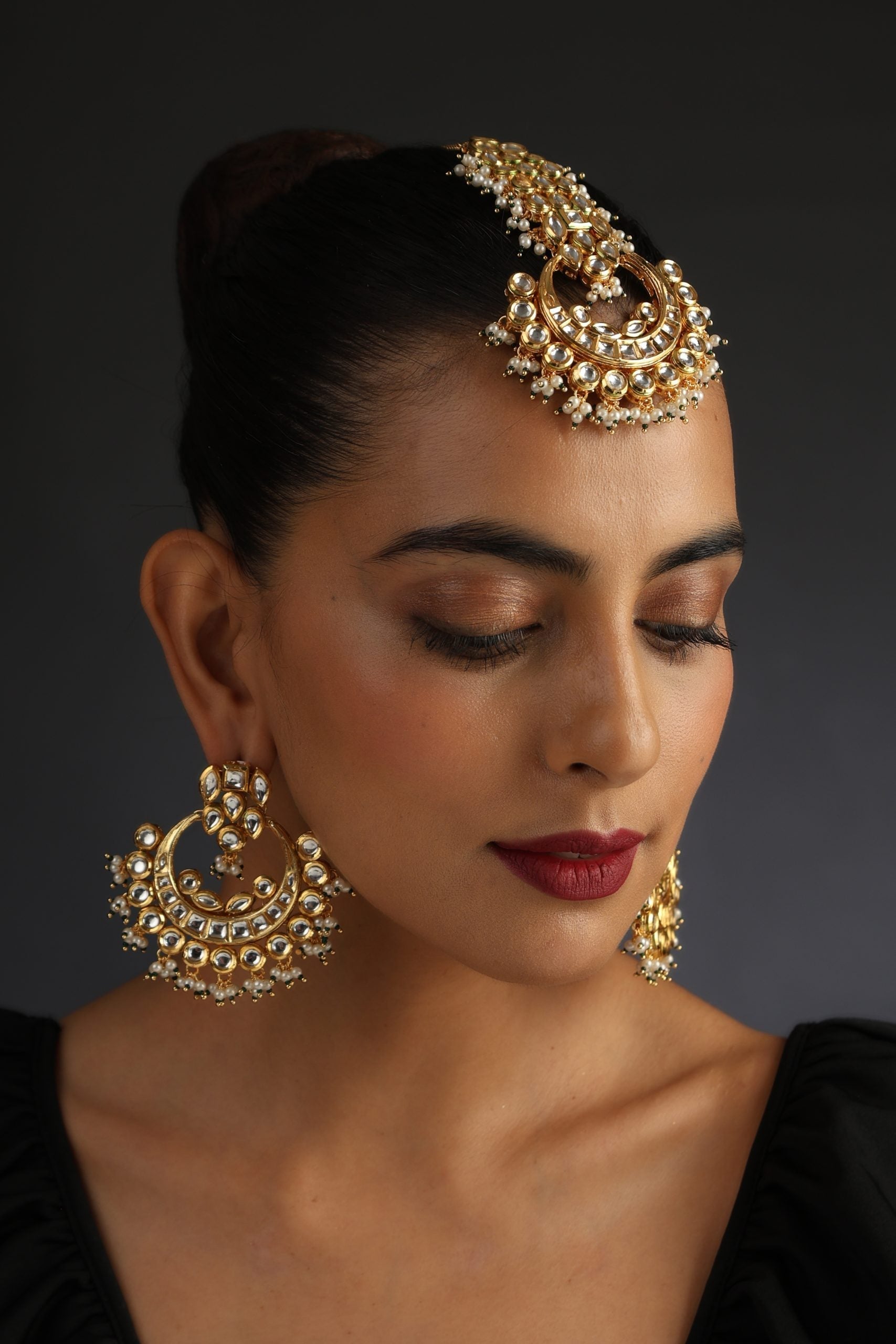 White Gold Tone Kundan Maang Tikka and Earrings Set