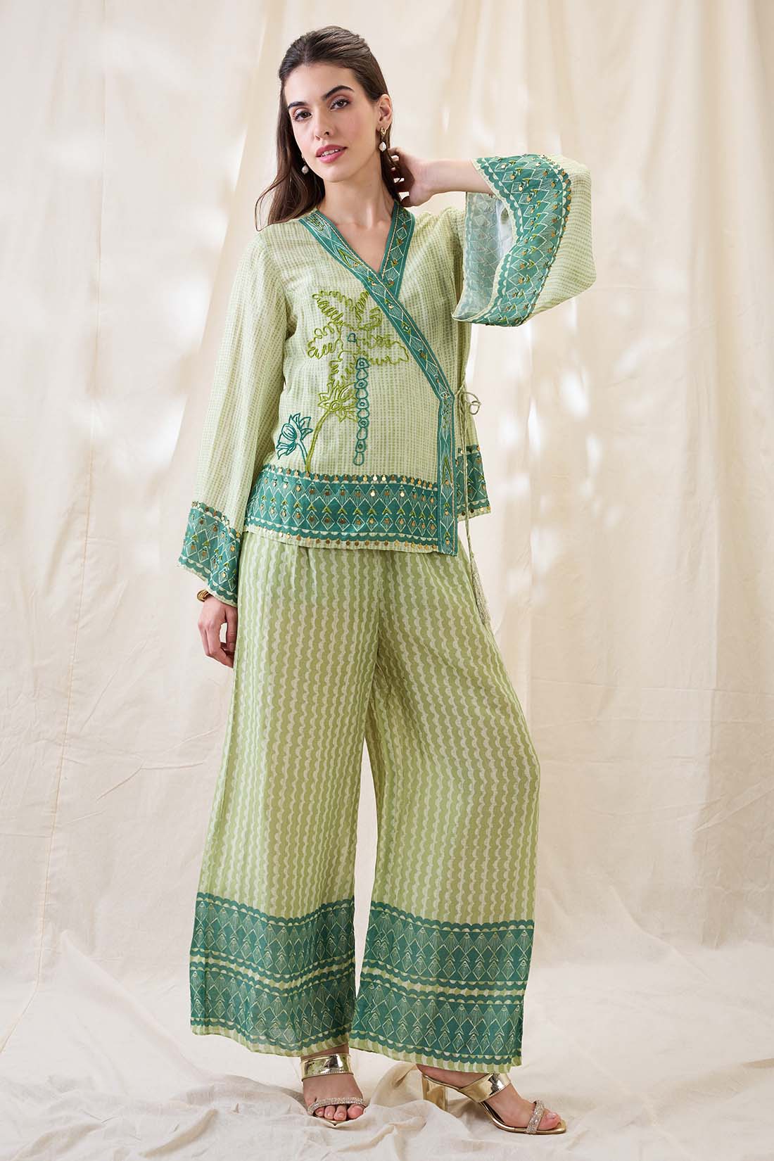 Noorani embellished angarkha set SP4651