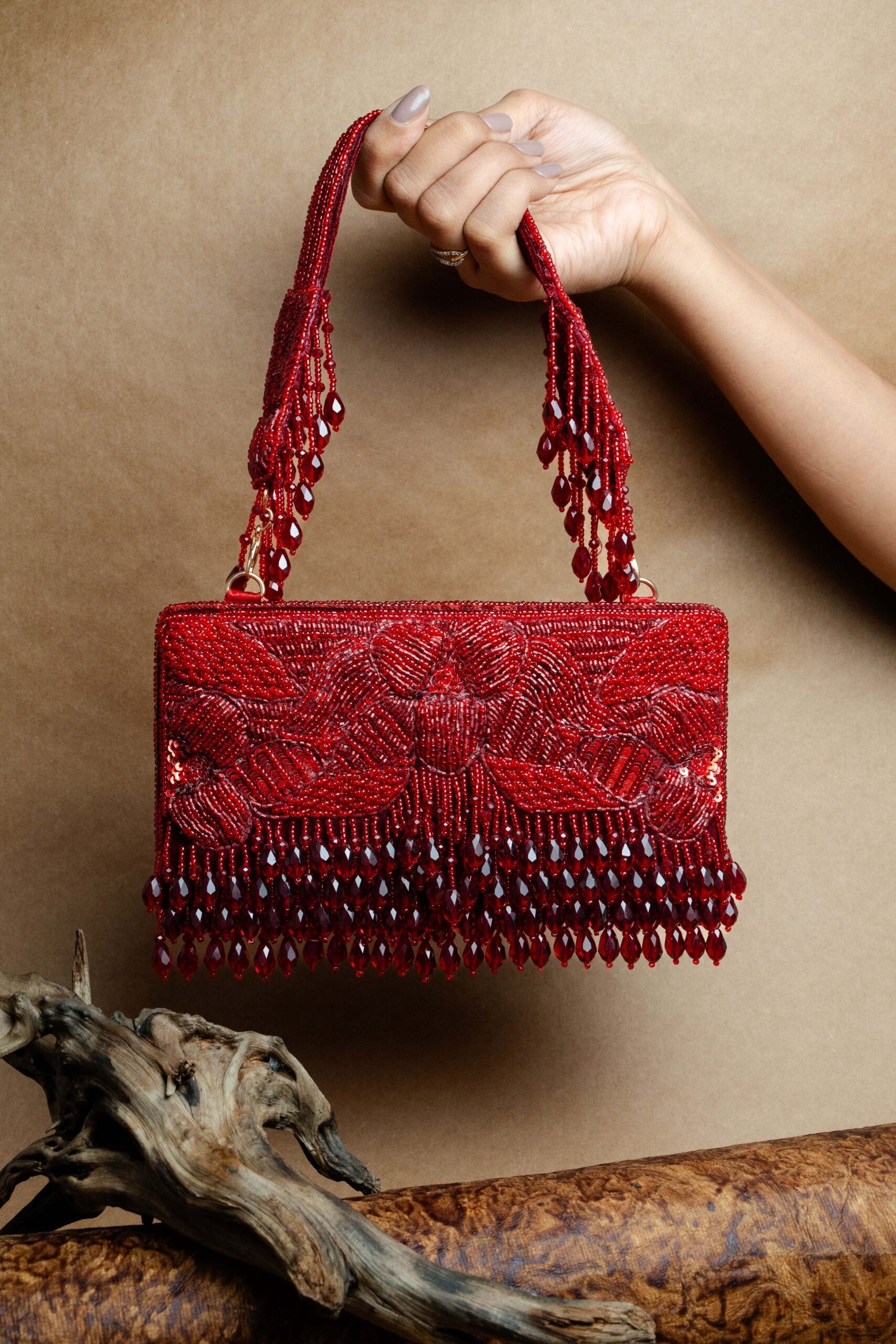 Ornate Radiance Kasse Crimson Bloom
