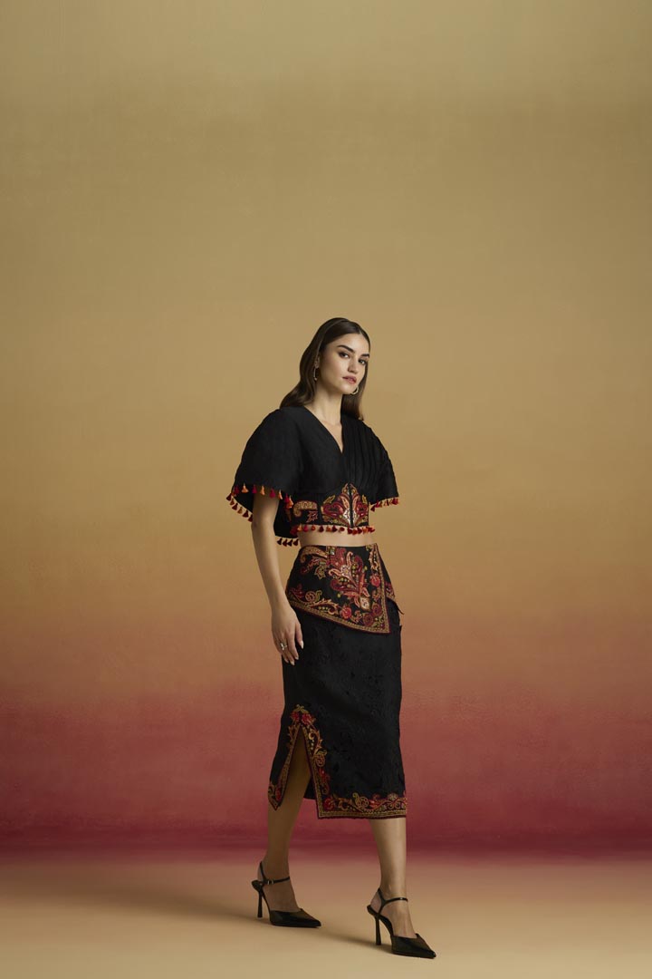 BLACK ASSYMETRIC LAYERED SKIRT