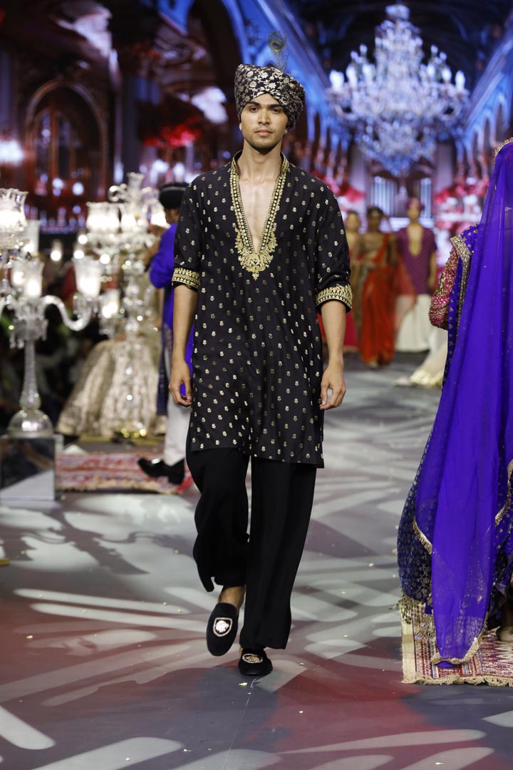 Zarvansh Noir Kurta Set
