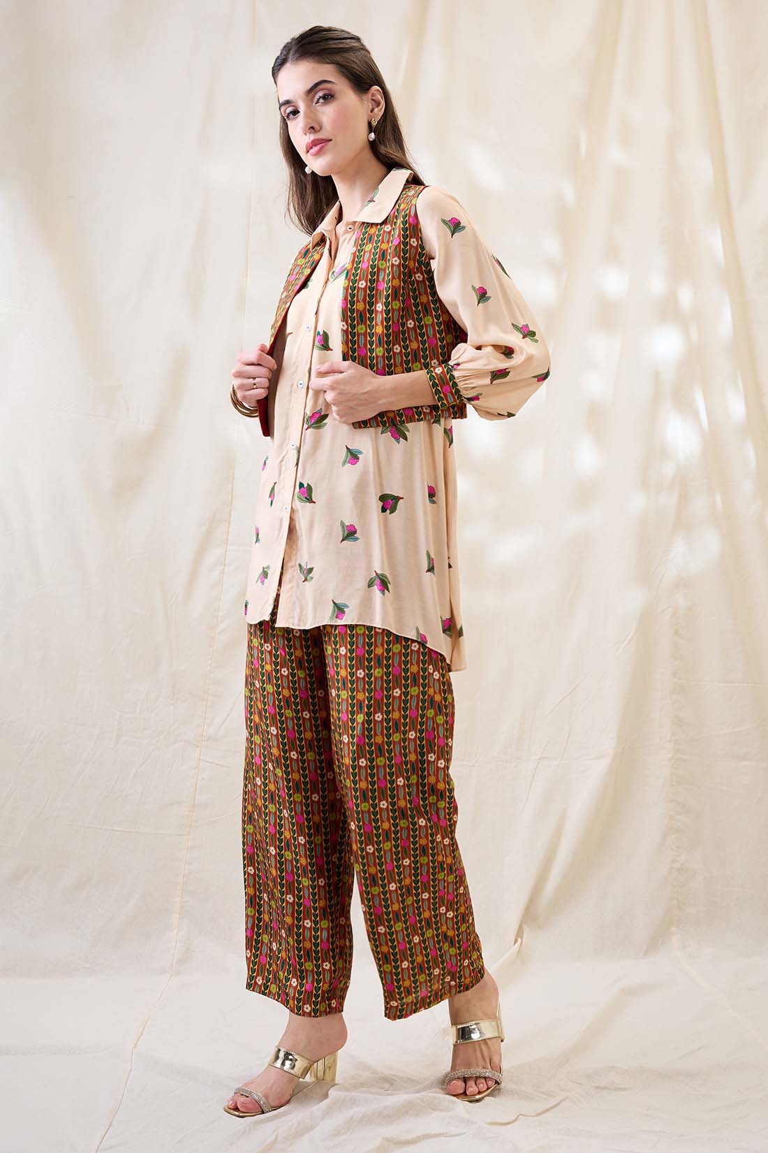Gulzaar printed kurta set with jacket SP4747