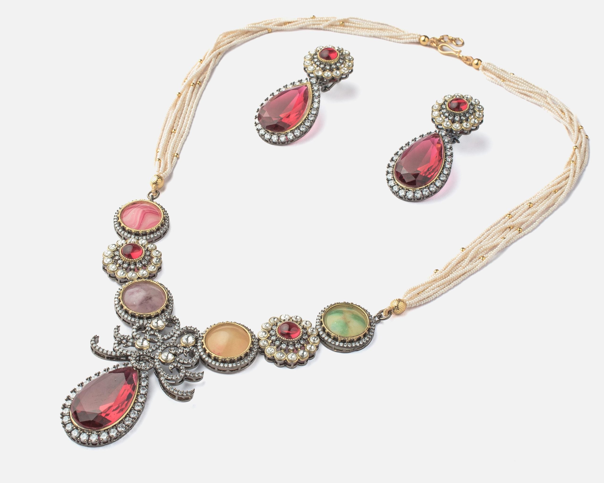 vivinia BY VIDHI MEHRA Saadgi Red & Multi Womens Beaded Short Necklace Set with Pair of Earrings (Freesize)