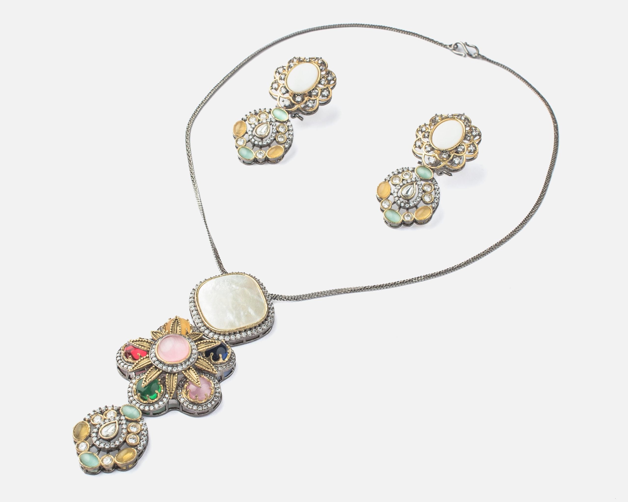 vivinia BY VIDHI MEHRA Saadgi White & Multi Womens Contemporary Short Necklace Set with Pair of Earrings (Freesize)