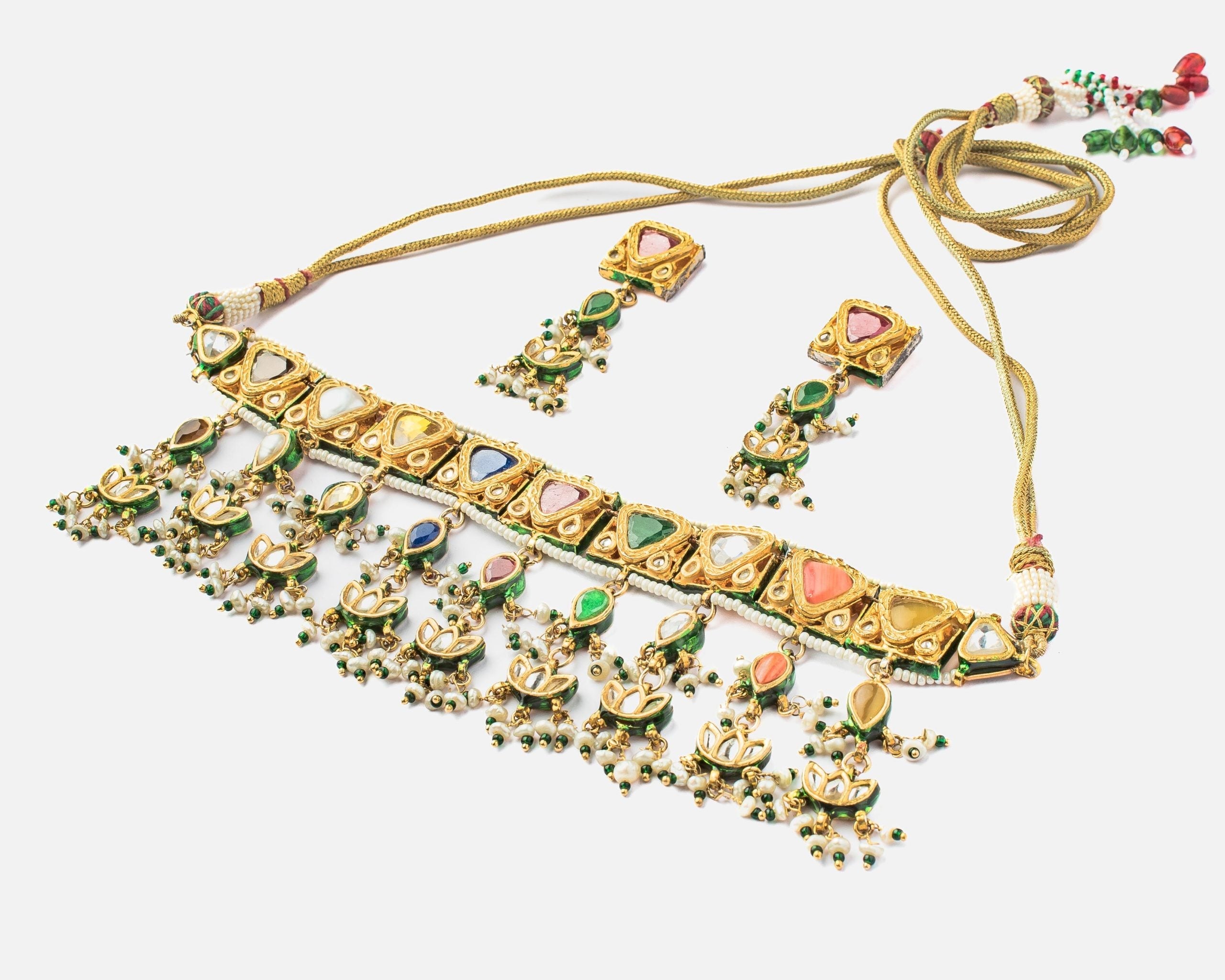 vivinia BY VIDHI MEHRA Saadgi Gold Plated MultiWomens Kundan, Polki Choker Necklace Set with Pair of Earrings (Freesize)