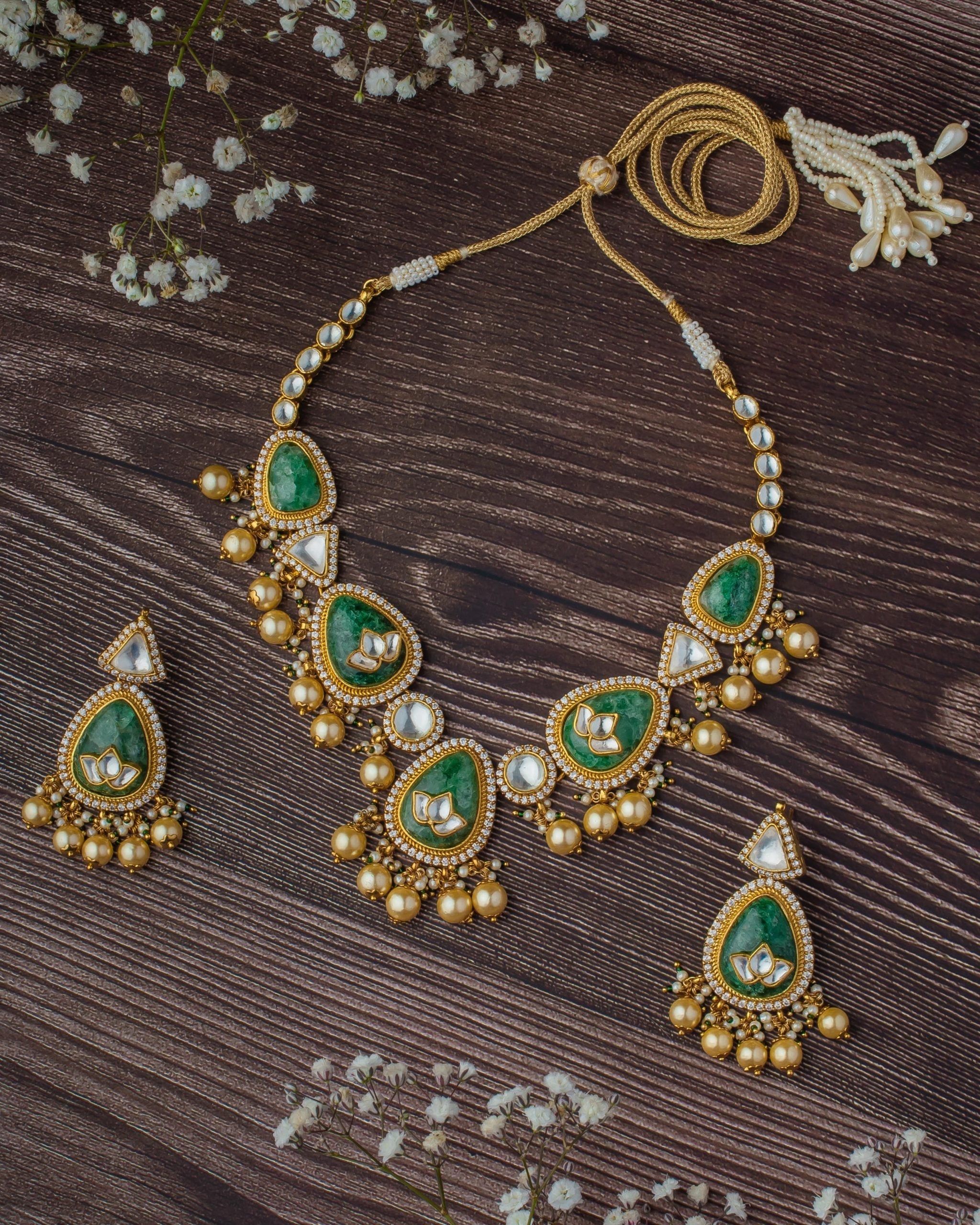 vivinia BY VIDHI MEHRA Saadgi Gold Plated GreenWomens Temple Choker Necklace Set with 2 Pair of Earrings (Freesize)