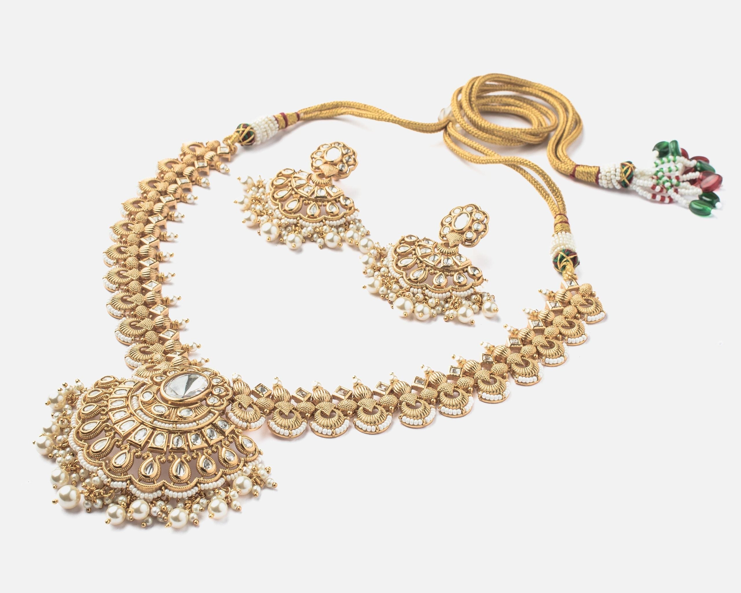 vivinia BY VIDHI MEHRA Isvarah Gold Plated Womens Kundan, Polki Short Necklace Set with Pair of Earrings (Freesize)