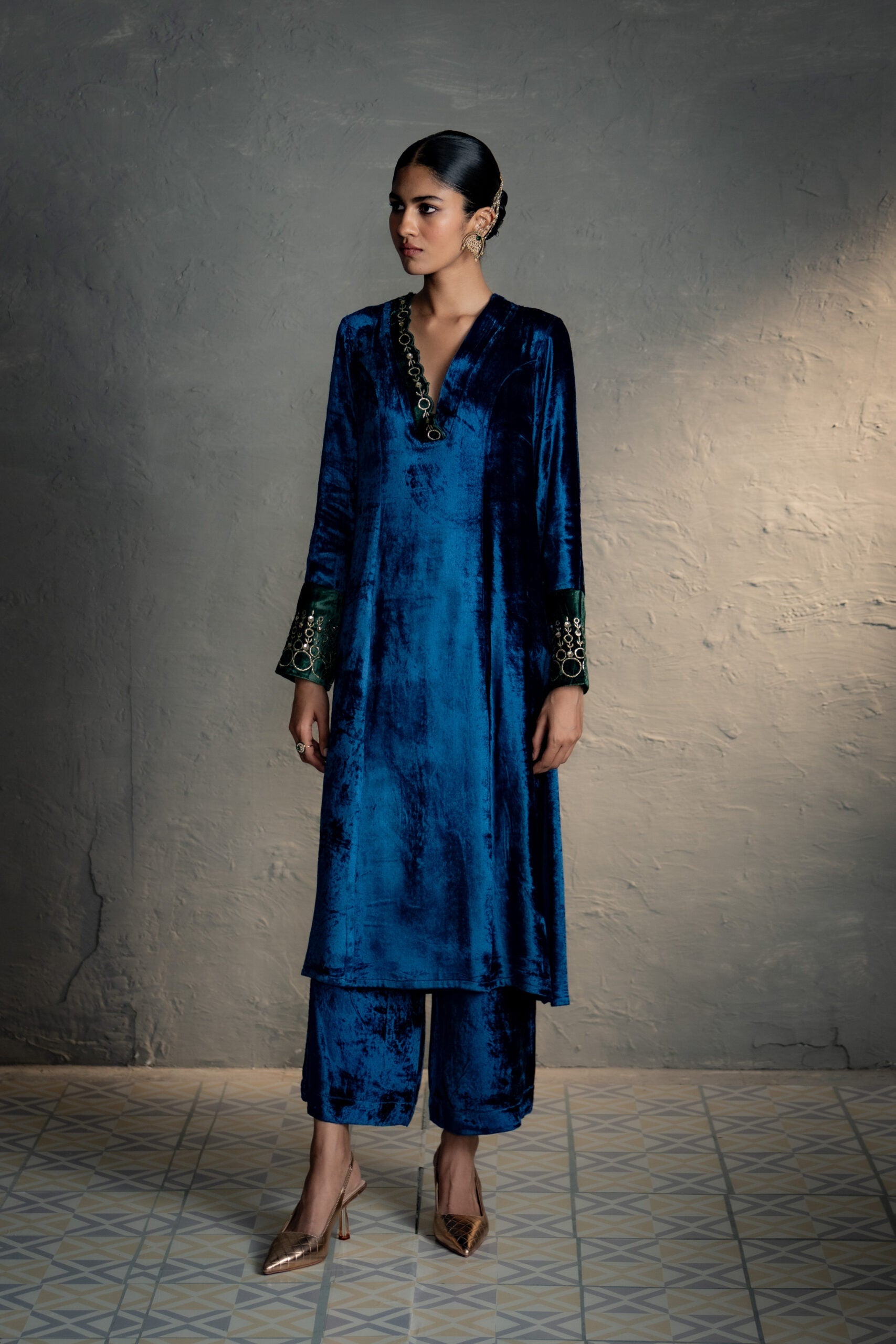 Maaya Blue V neck kurta Set