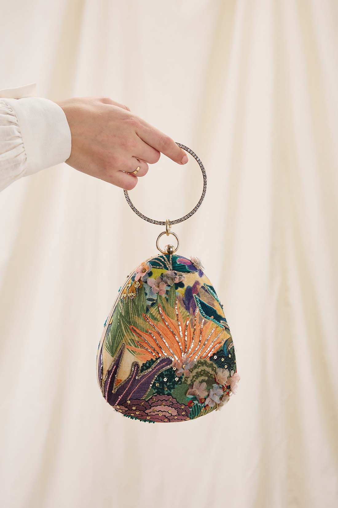 Kaira embellished clutch bag SP4759B