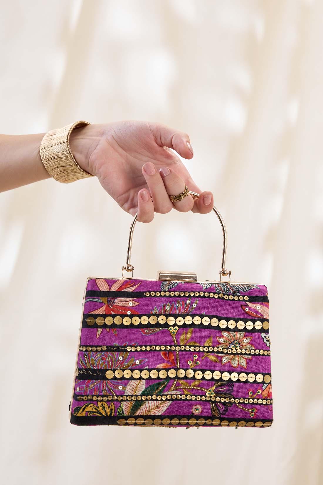 Aarani embellished cluth bag SP4764B