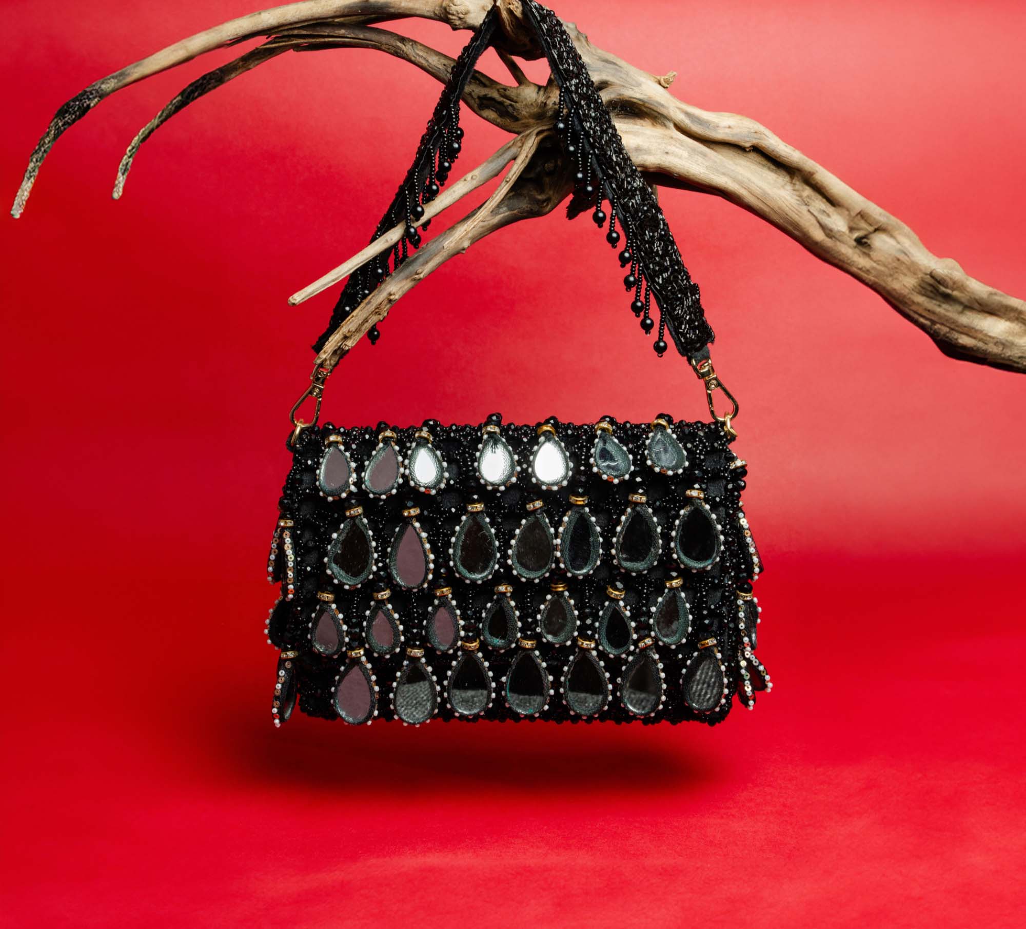 Aaina Kasse Black