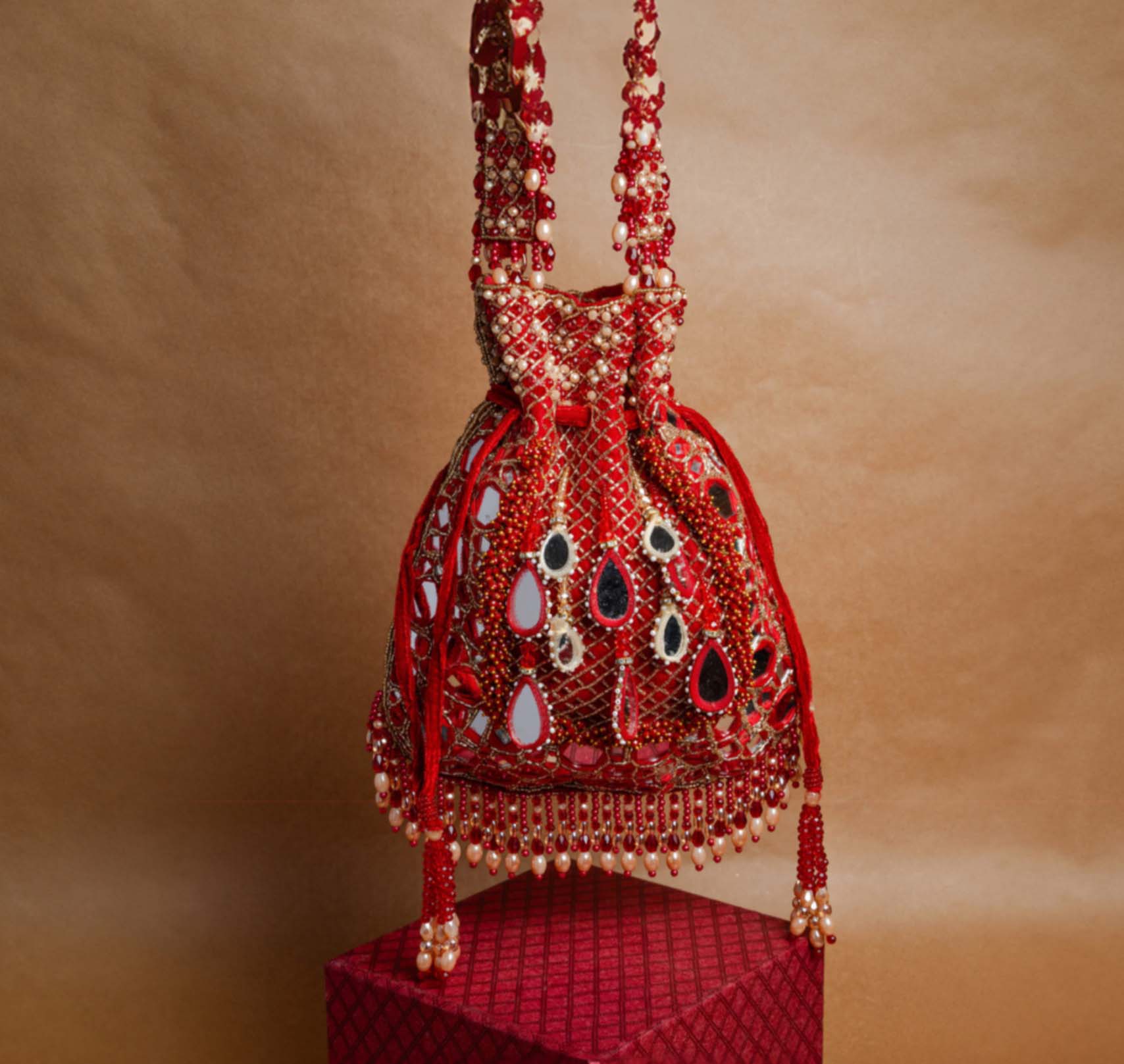 Aaina Jaal Jhaalar Garnet
