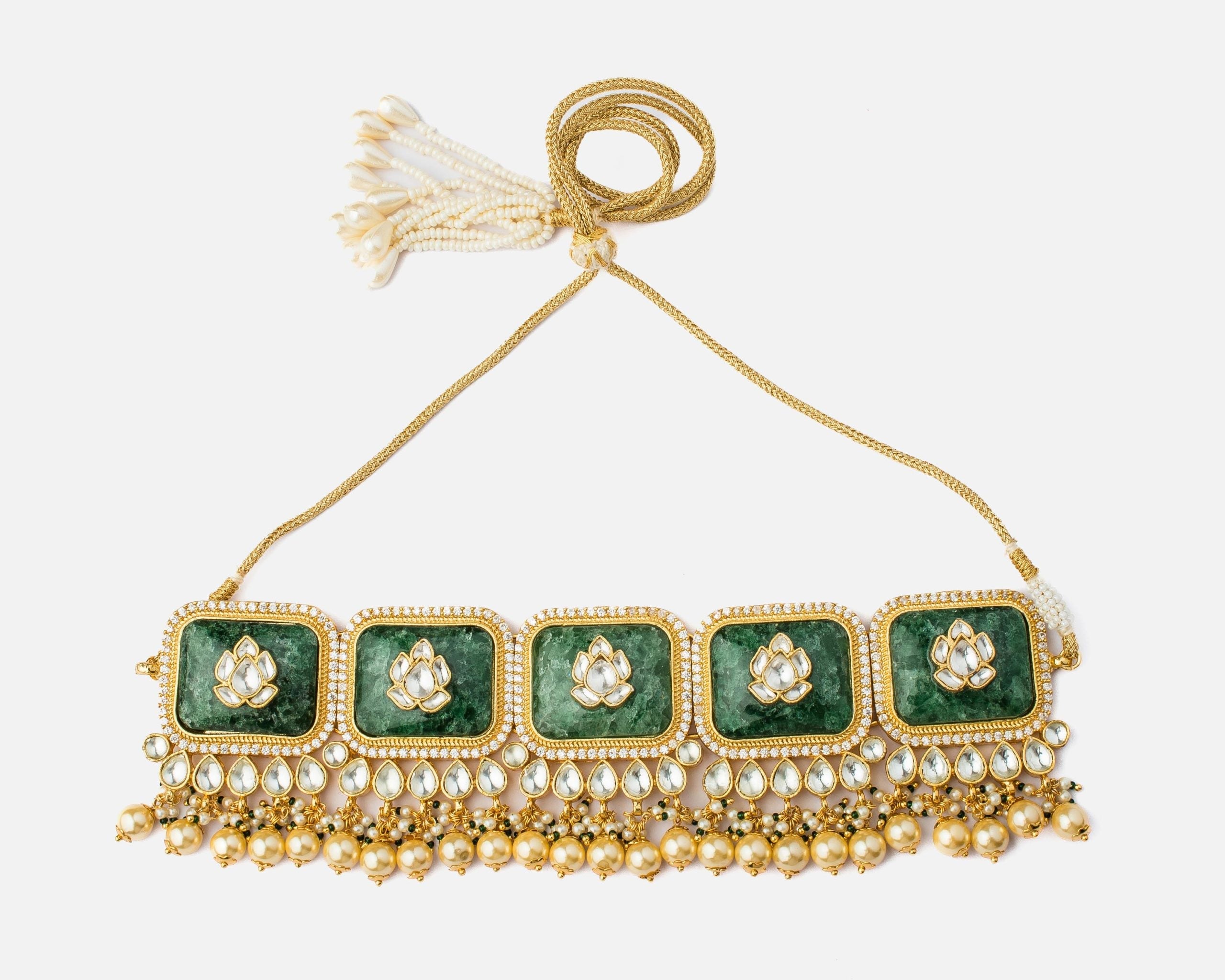 vivinia BY VIDHI MEHRA Saadgi Gold Plated GreenWomens Temple Choker Necklace Set with 2 Pair of Earrings (Freesize)