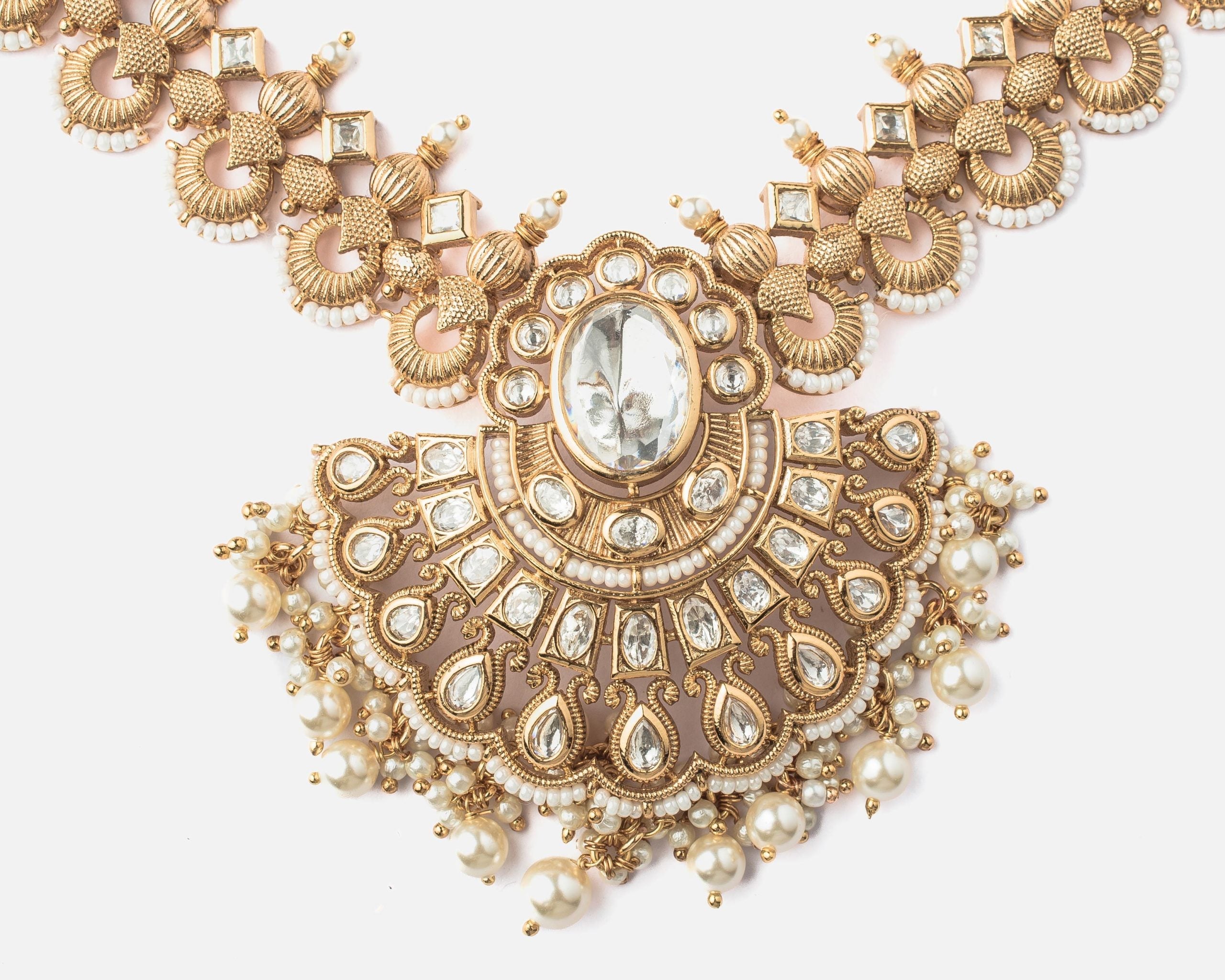 vivinia BY VIDHI MEHRA Isvarah Gold Plated Womens Kundan, Polki Short Necklace Set with Pair of Earrings (Freesize)