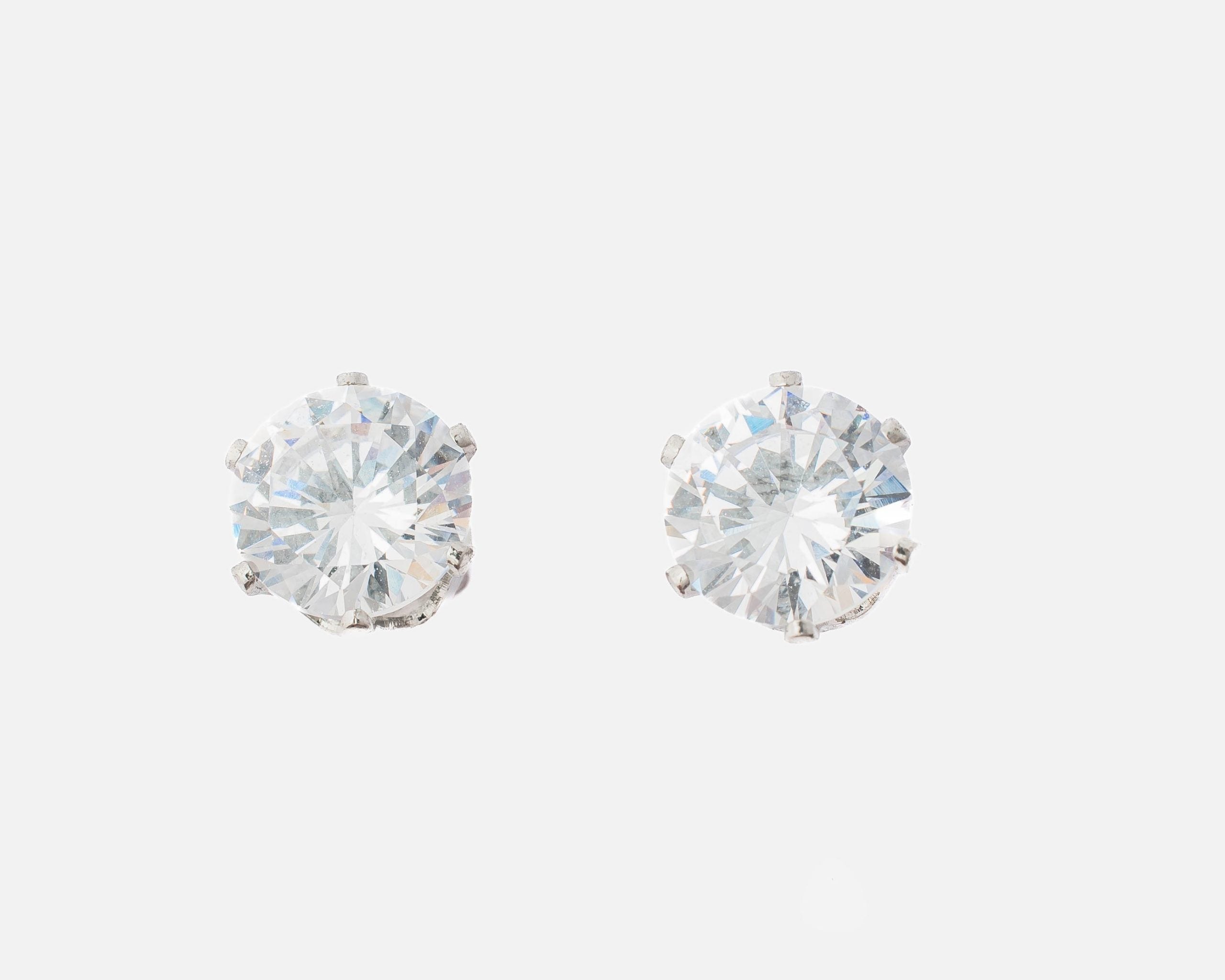 vivinia BY VIDHI MEHRA Zia Silver Plated Womens Zircon Pair of Earrings (Freesize)