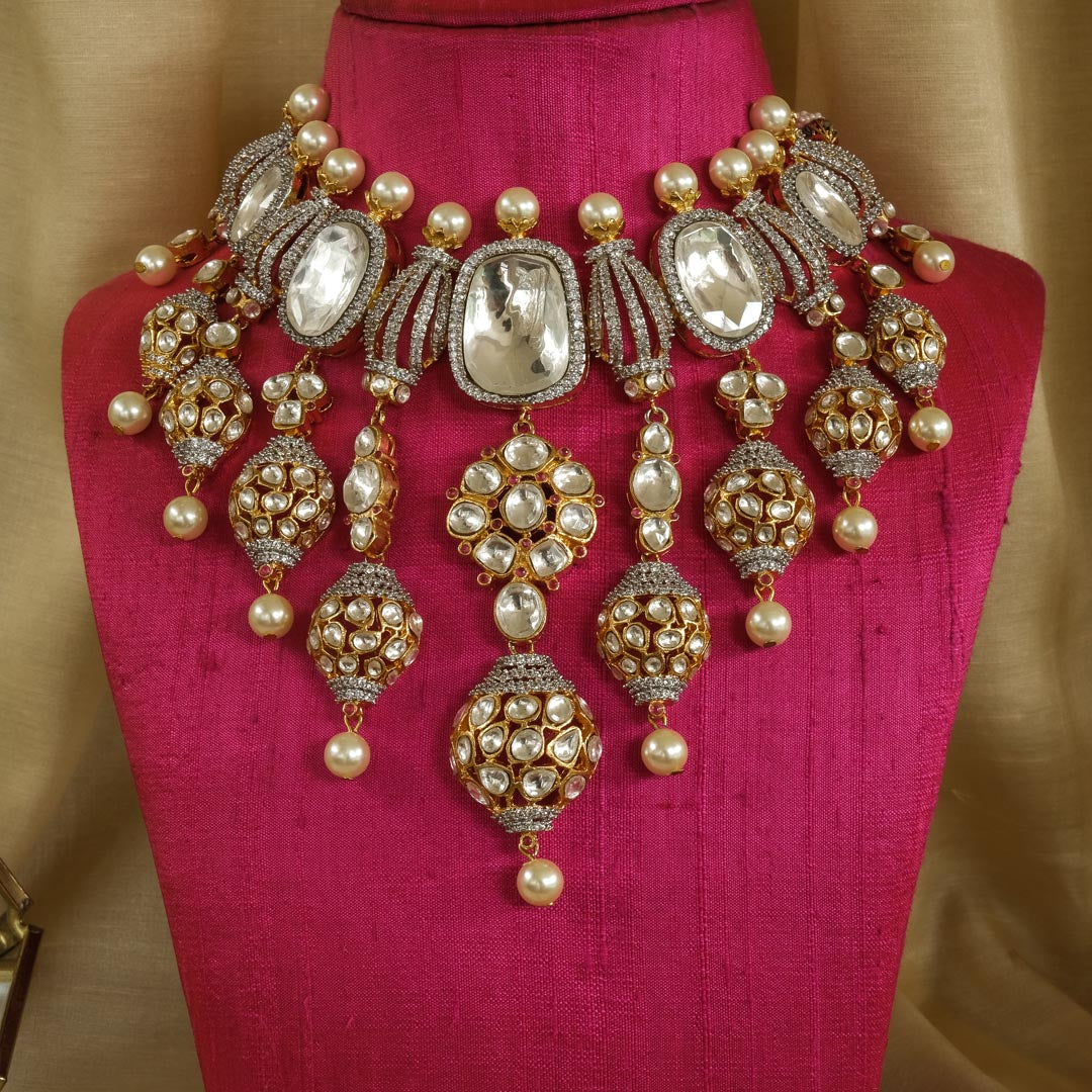 Gold and Antique Finish Kundan Necklace Set