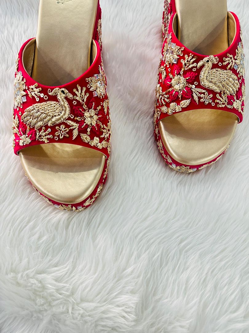 Trini rekha mayura (Wedges)