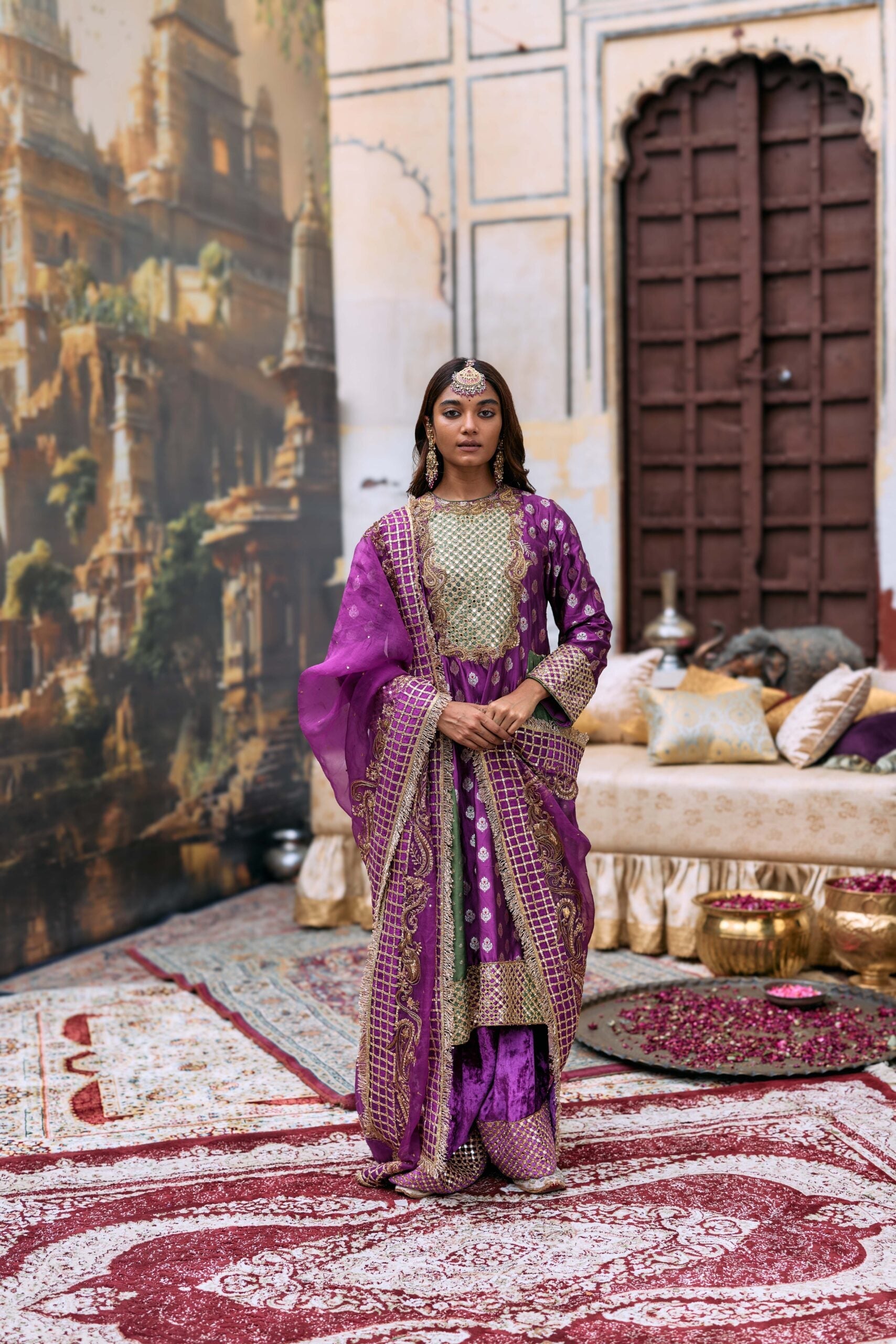 Kamandalu Suit