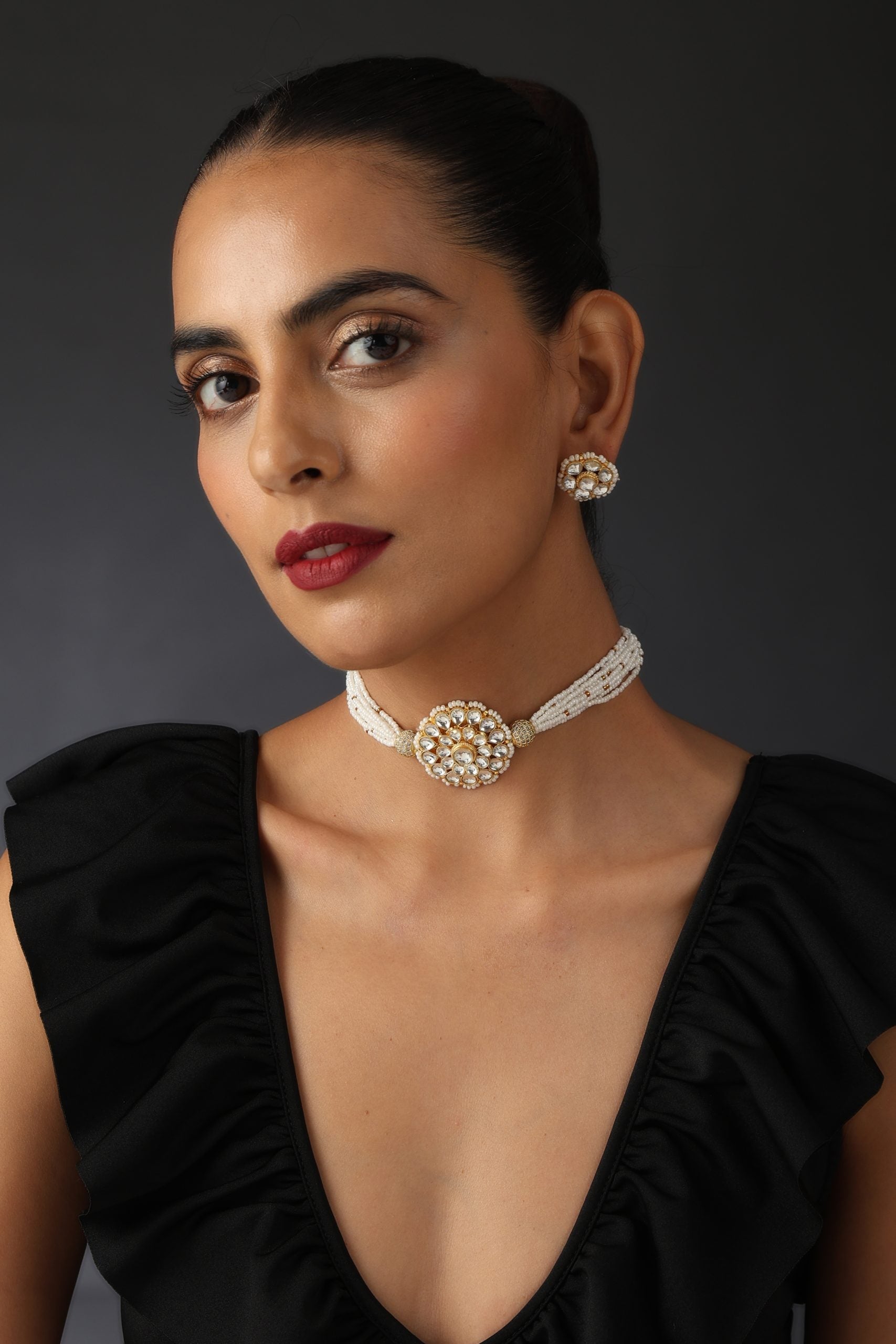 White Gold Tone Kundan and Pearl Choker Necklace Set