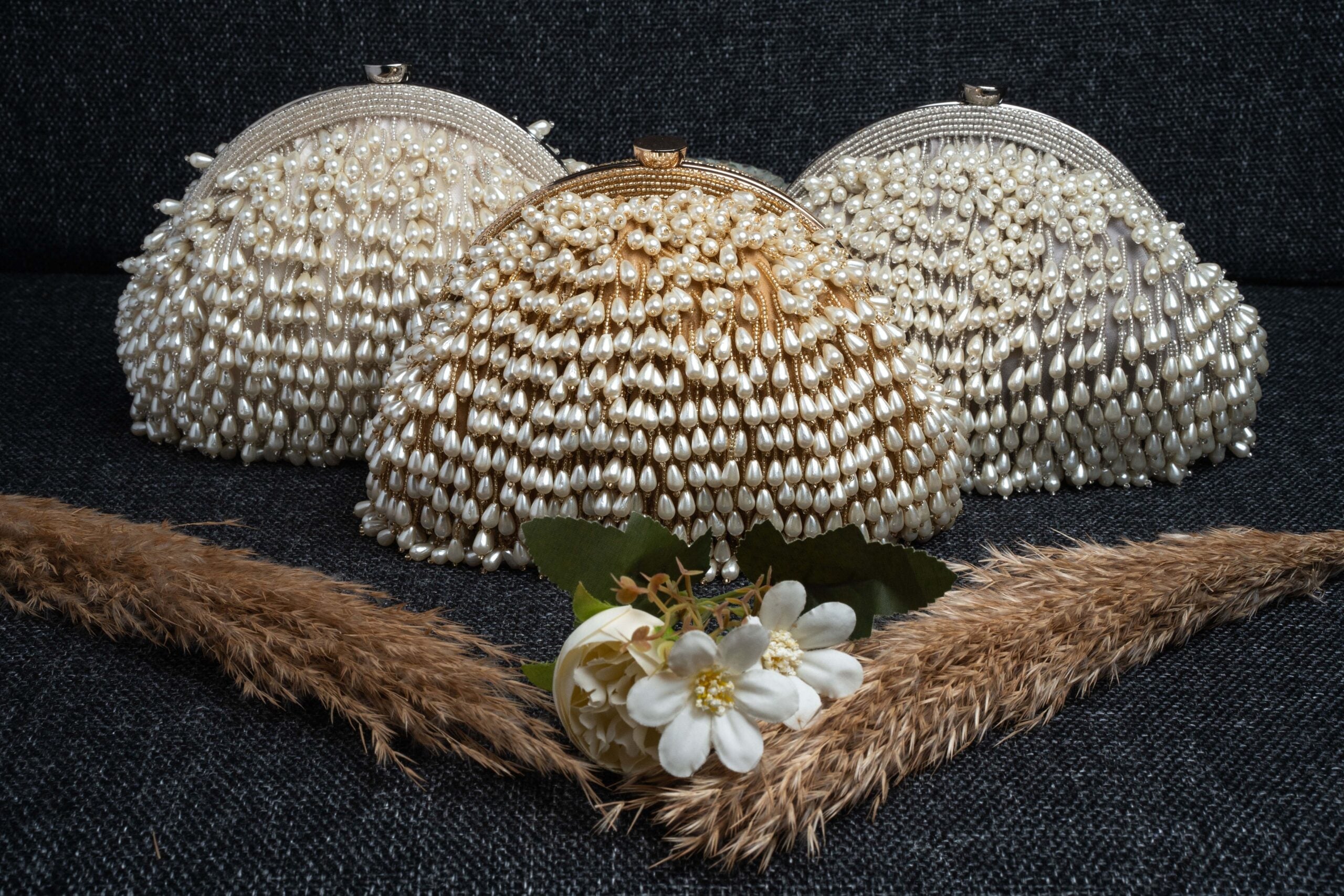 Pearl Treasure Clutch Gold