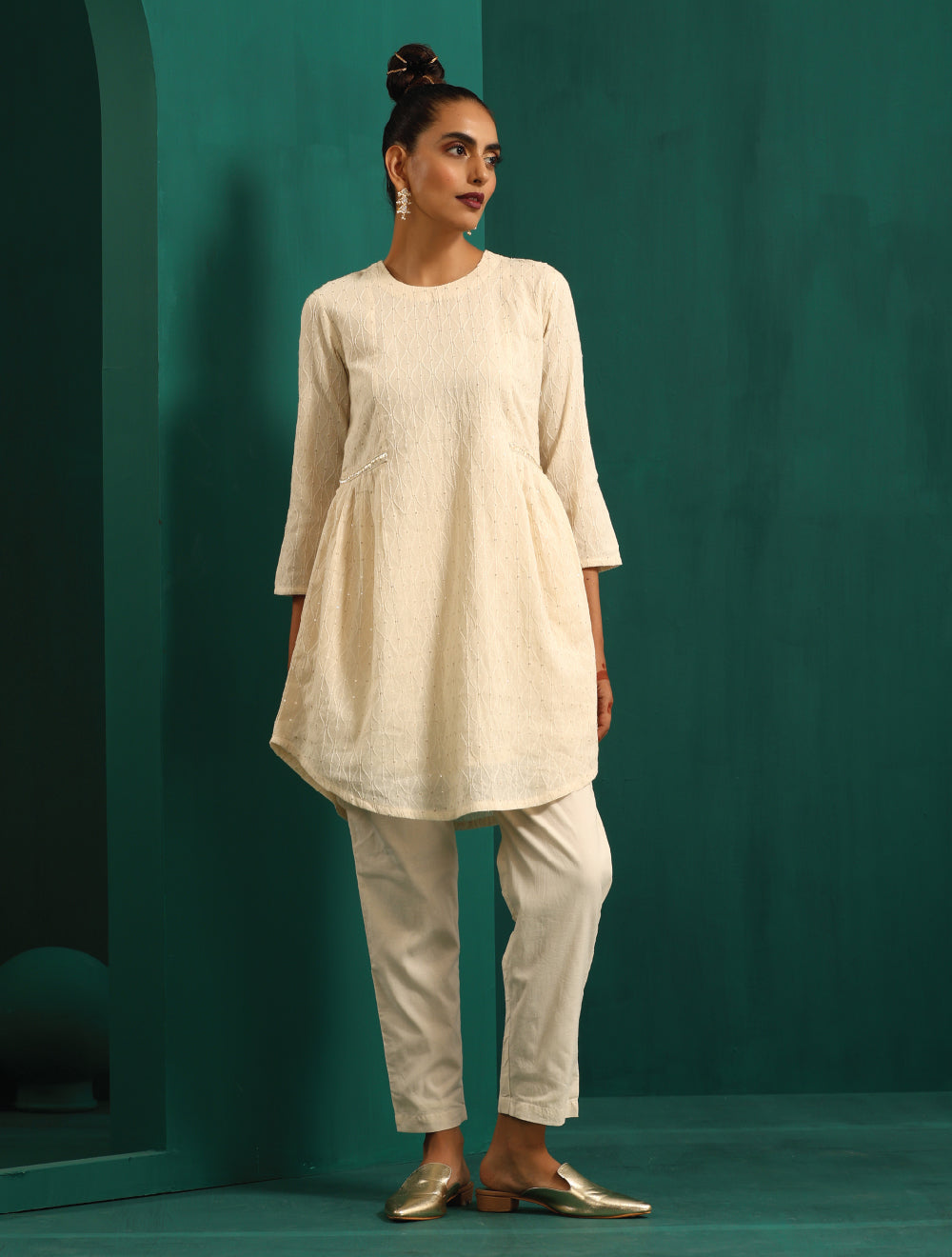 trueBrowns Ivory Thread Embroidered Co-ord Set