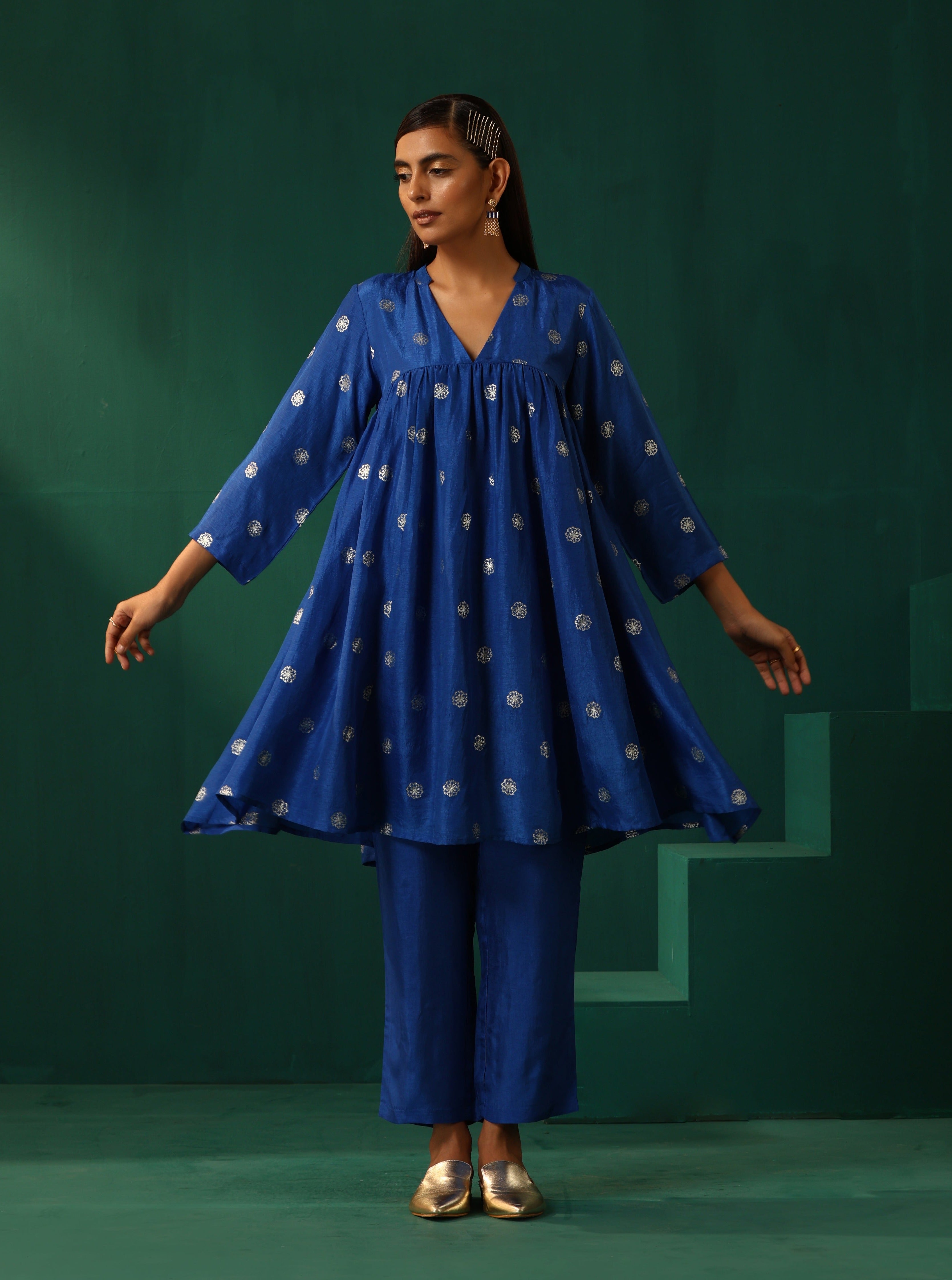 trueBrowns Royal Blue Geometric Floral Viscose Silk Co-ord Set