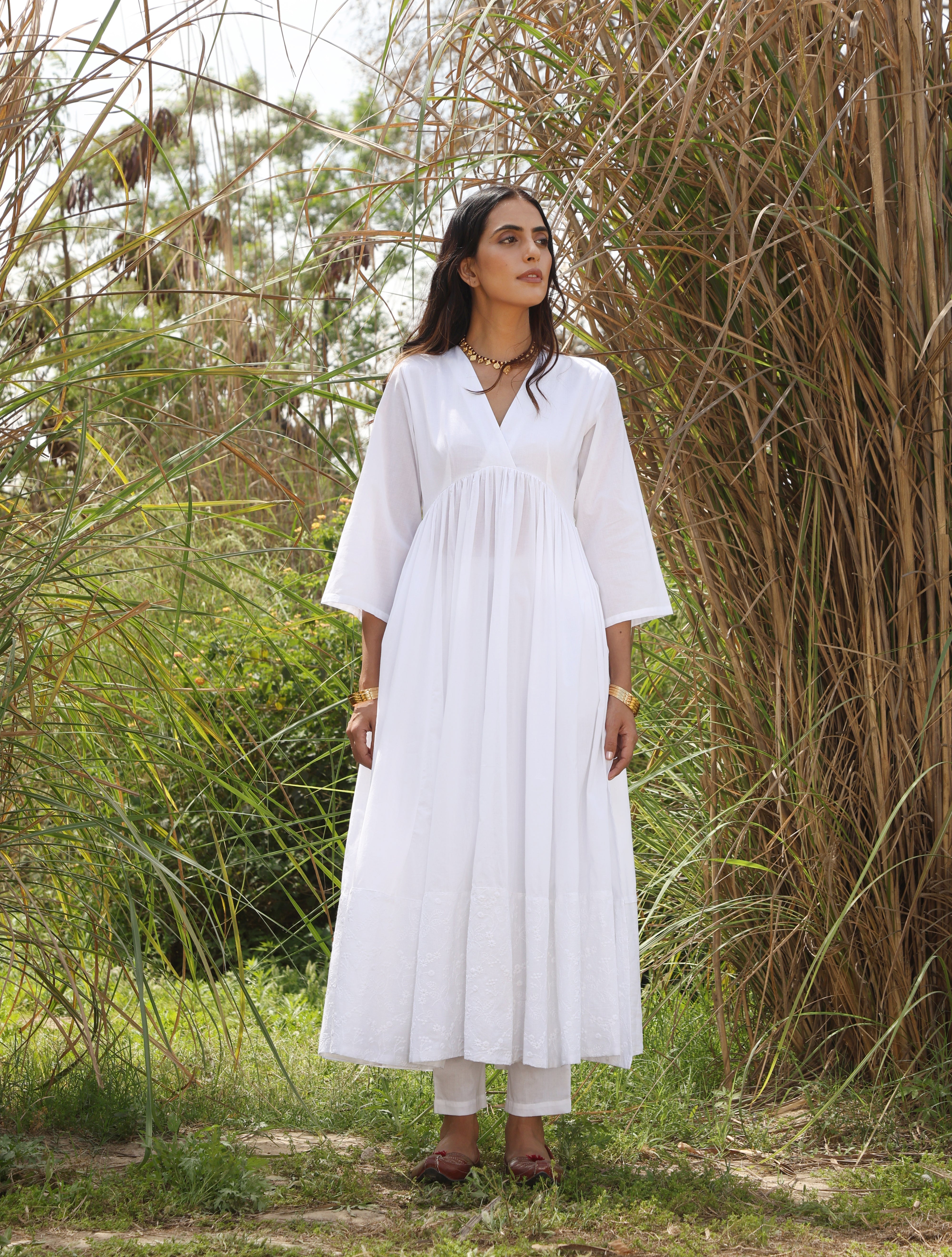 trueBrowns White Cotton Embroidered Arkali Kurta Set