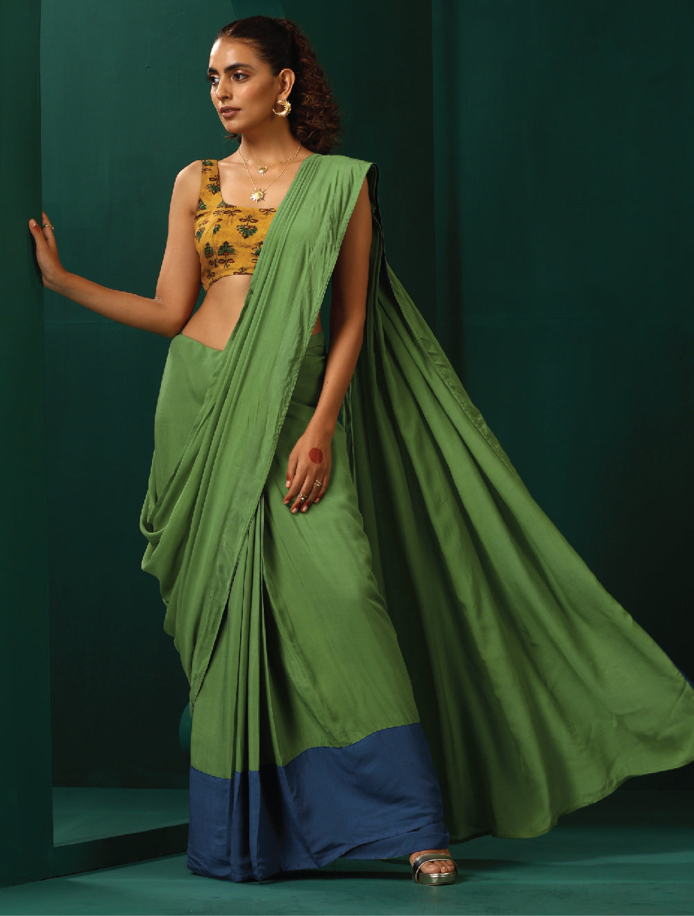 trueBrowns Green Muslin Silk Ready To Wear Saree